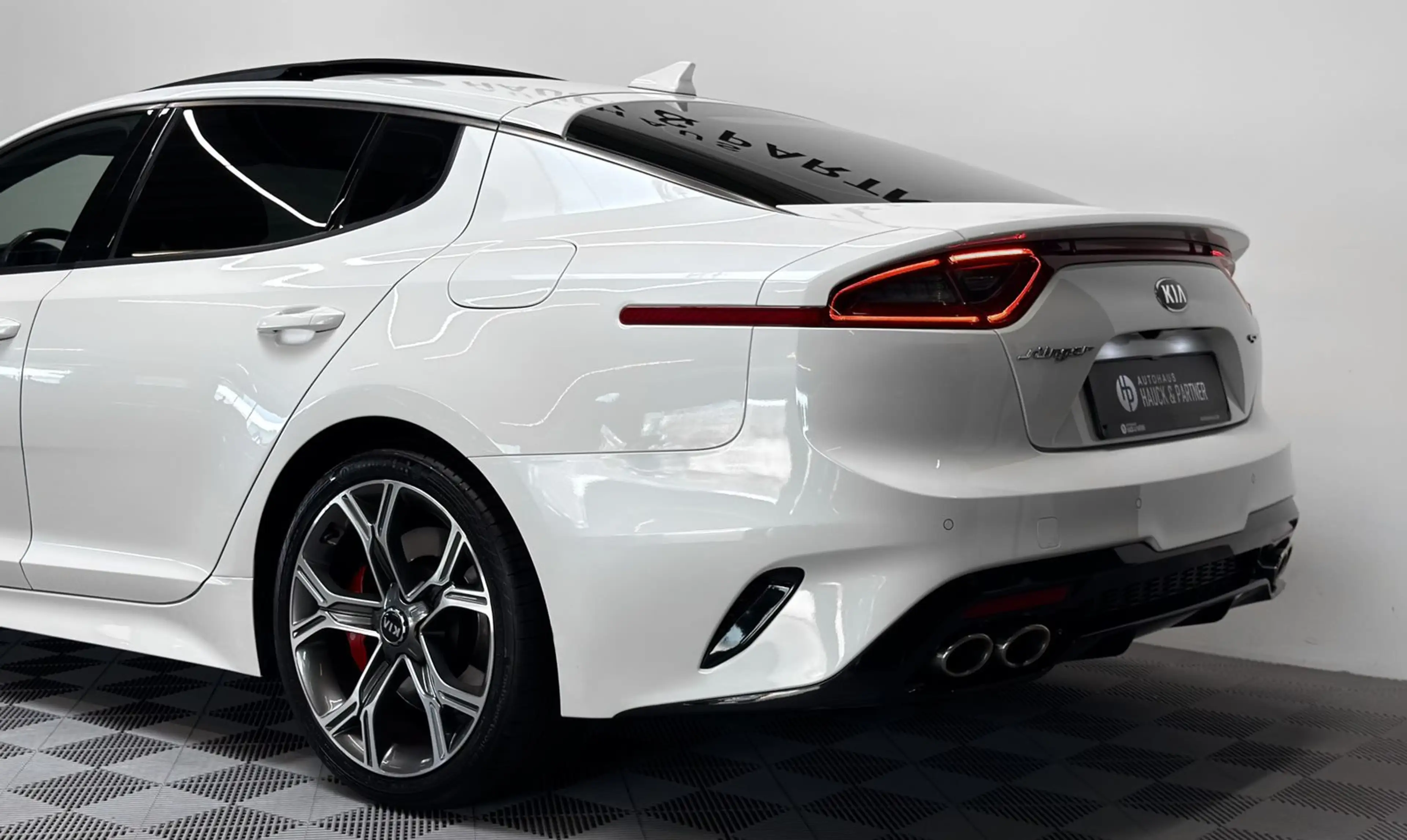 Kia Stinger GT 4WD*Pano*H-Up*HK*ACC*Key-Go*360°* — photo 5