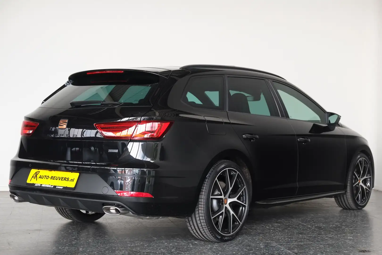 SEAT Leon ST 2.0 TSI 4DRIVE CUPRA / Opendak / RS stoelen / B Zwart - 2