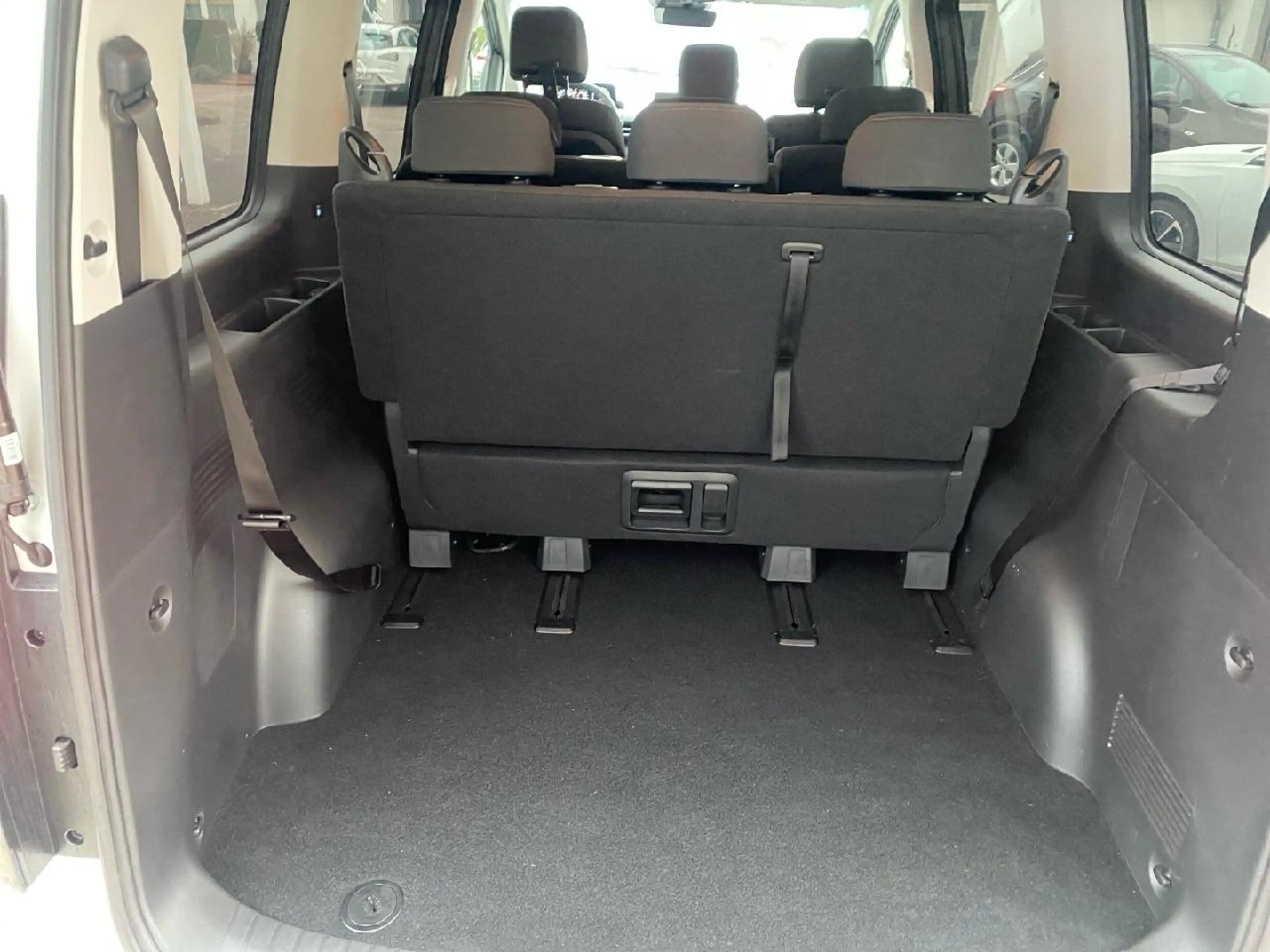 Hyundai STARIA Trend HEV 2WD Park-Paket/Easy-Access/18 — photo 12