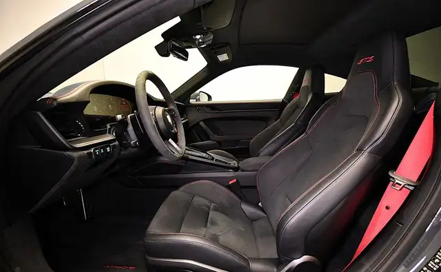 Porsche 992 view 13