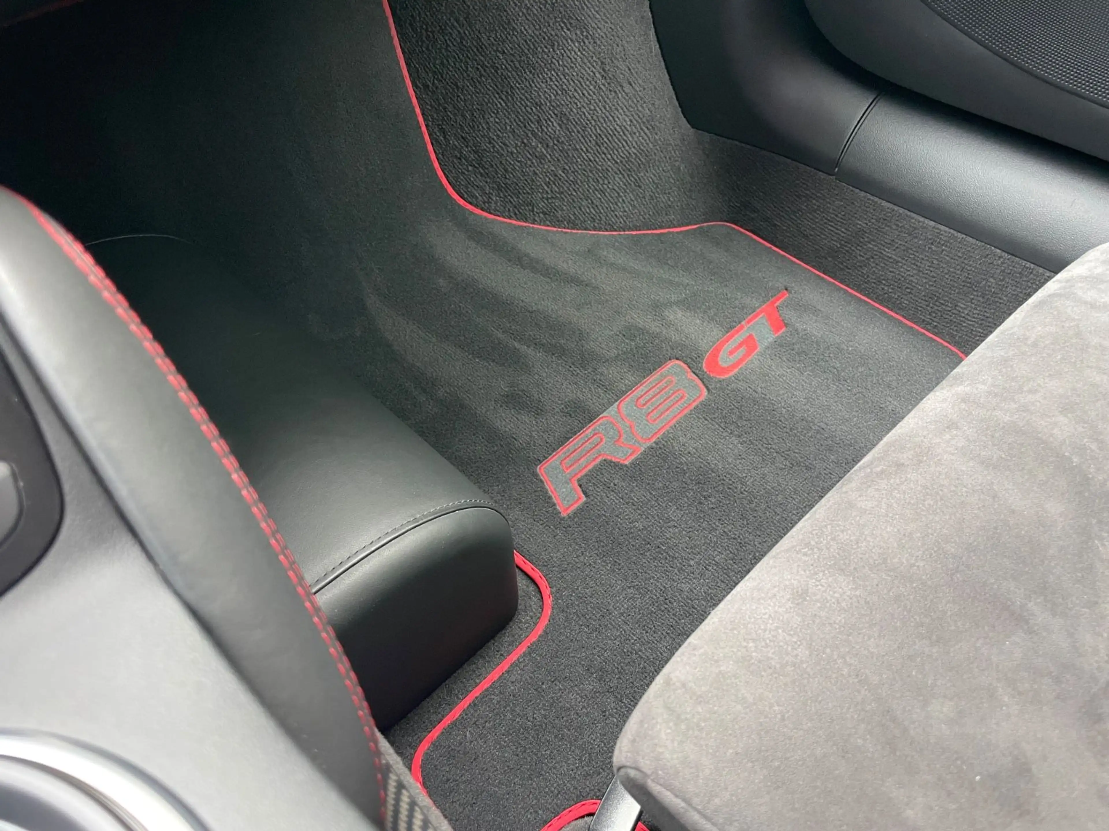 Audi R8 GT Coupe 5.2 quattro Rennsportpaket — photo 30