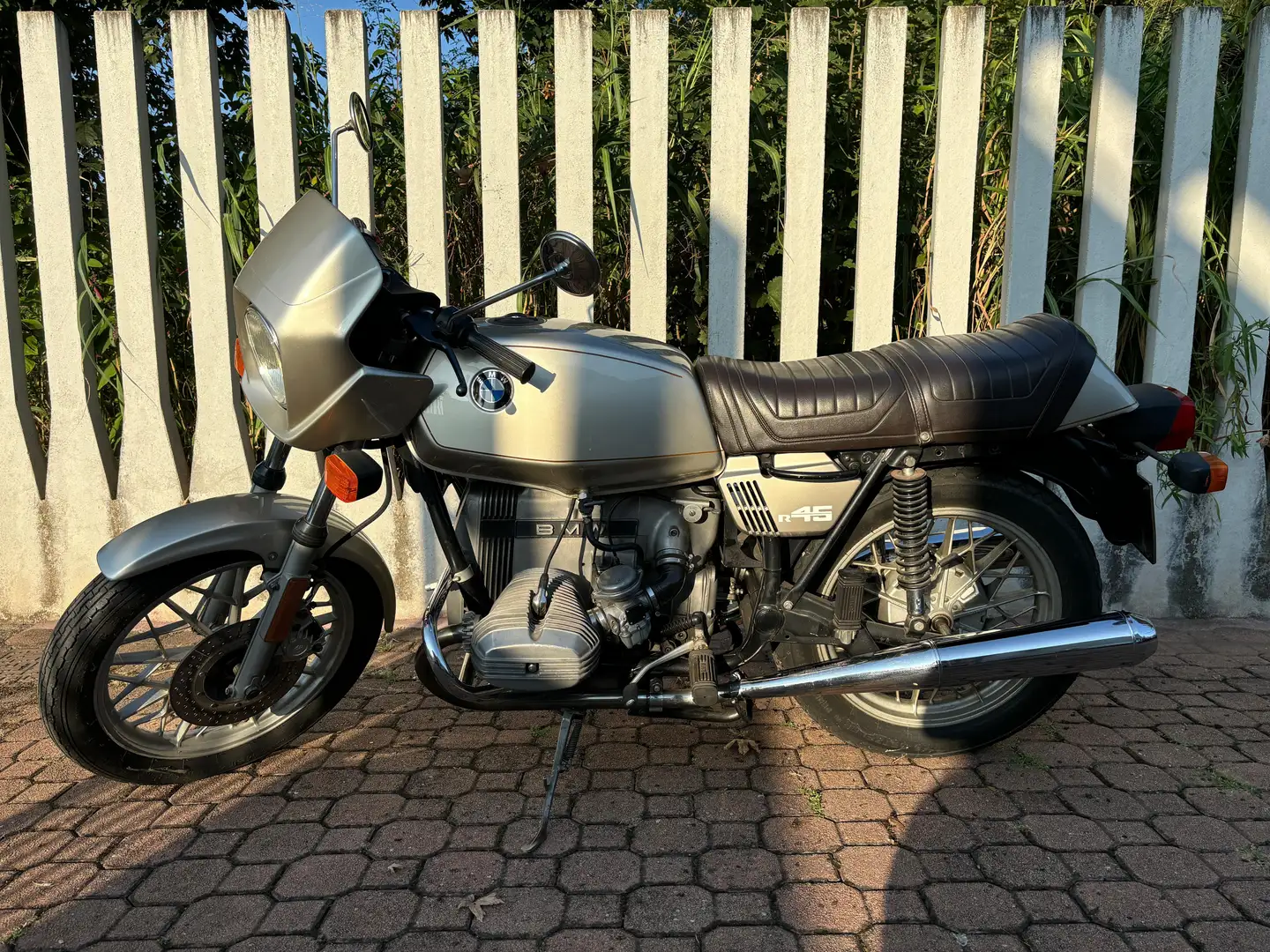 BMW R 45 Béžová - 1
