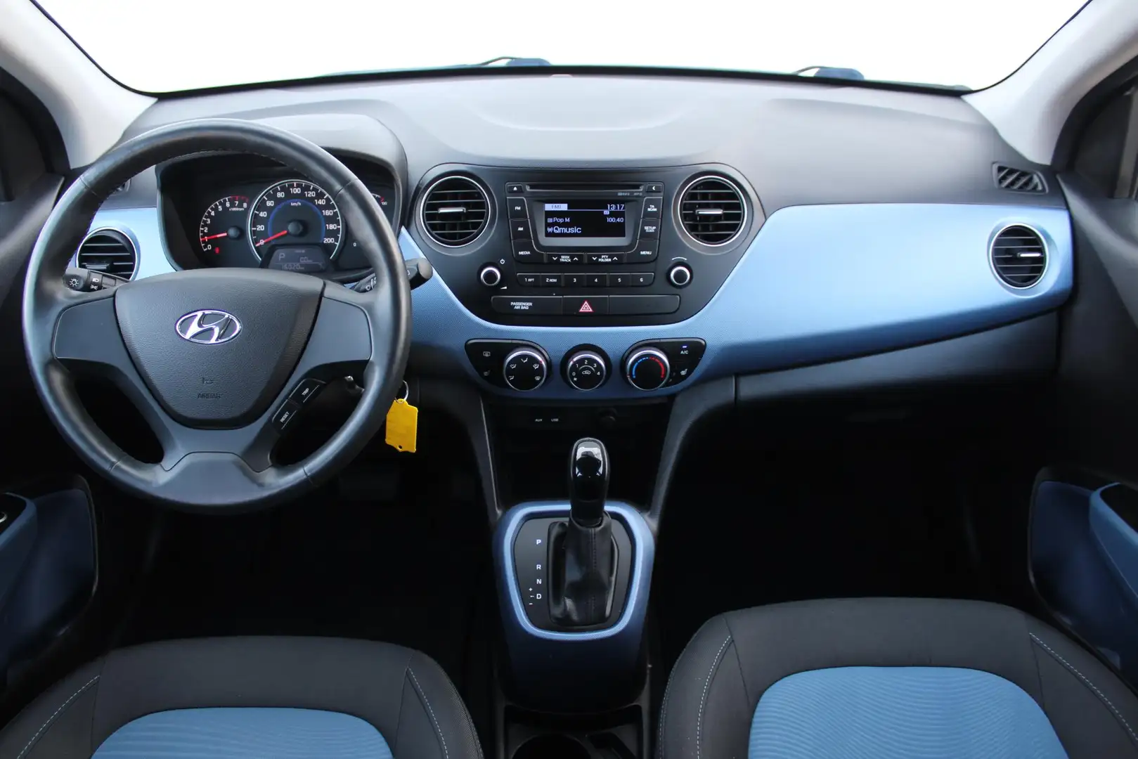 Hyundai i10 1.0i i-Motion Comfort AUTOMAAT / Airco / Stoelverw Grijs - 2