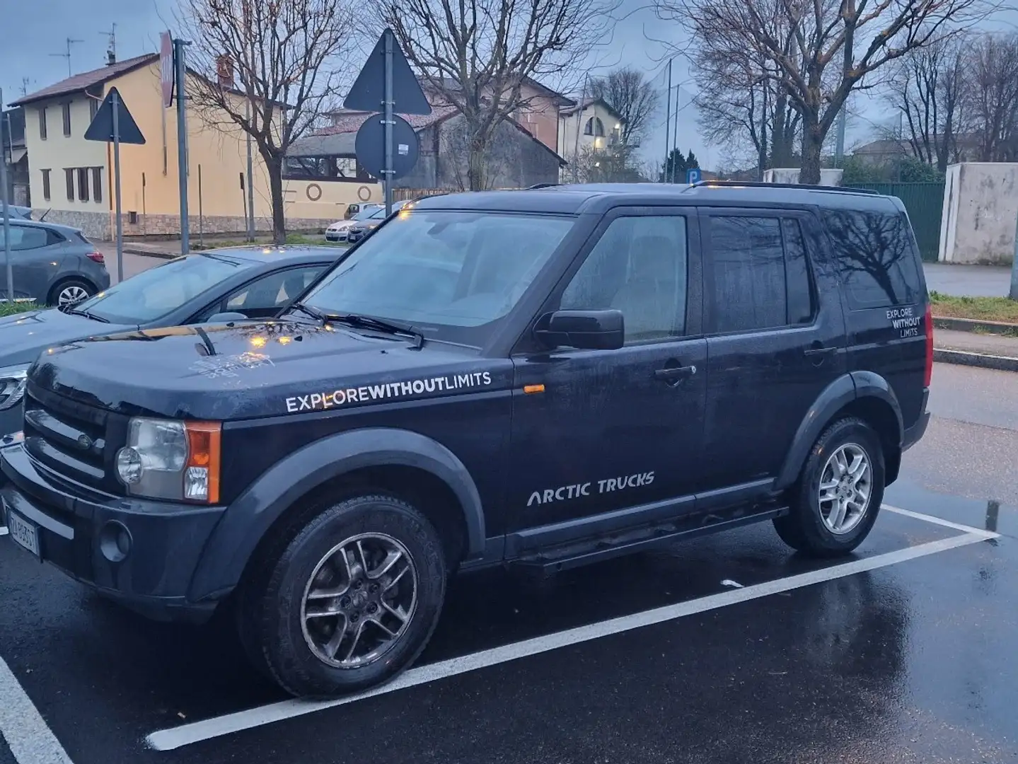 Land Rover Discovery 2.7 tdV6 HSE Fekete - 2