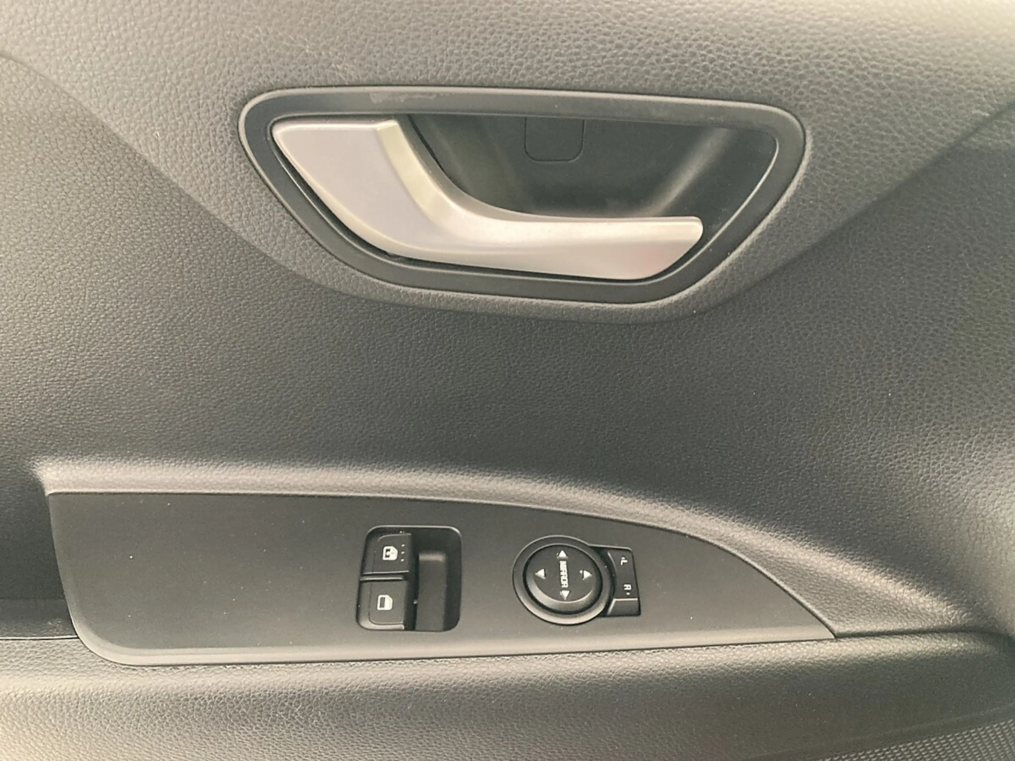 Kia Stonic Titan-Ausstattung 84PS.4Zylinder — photo 11