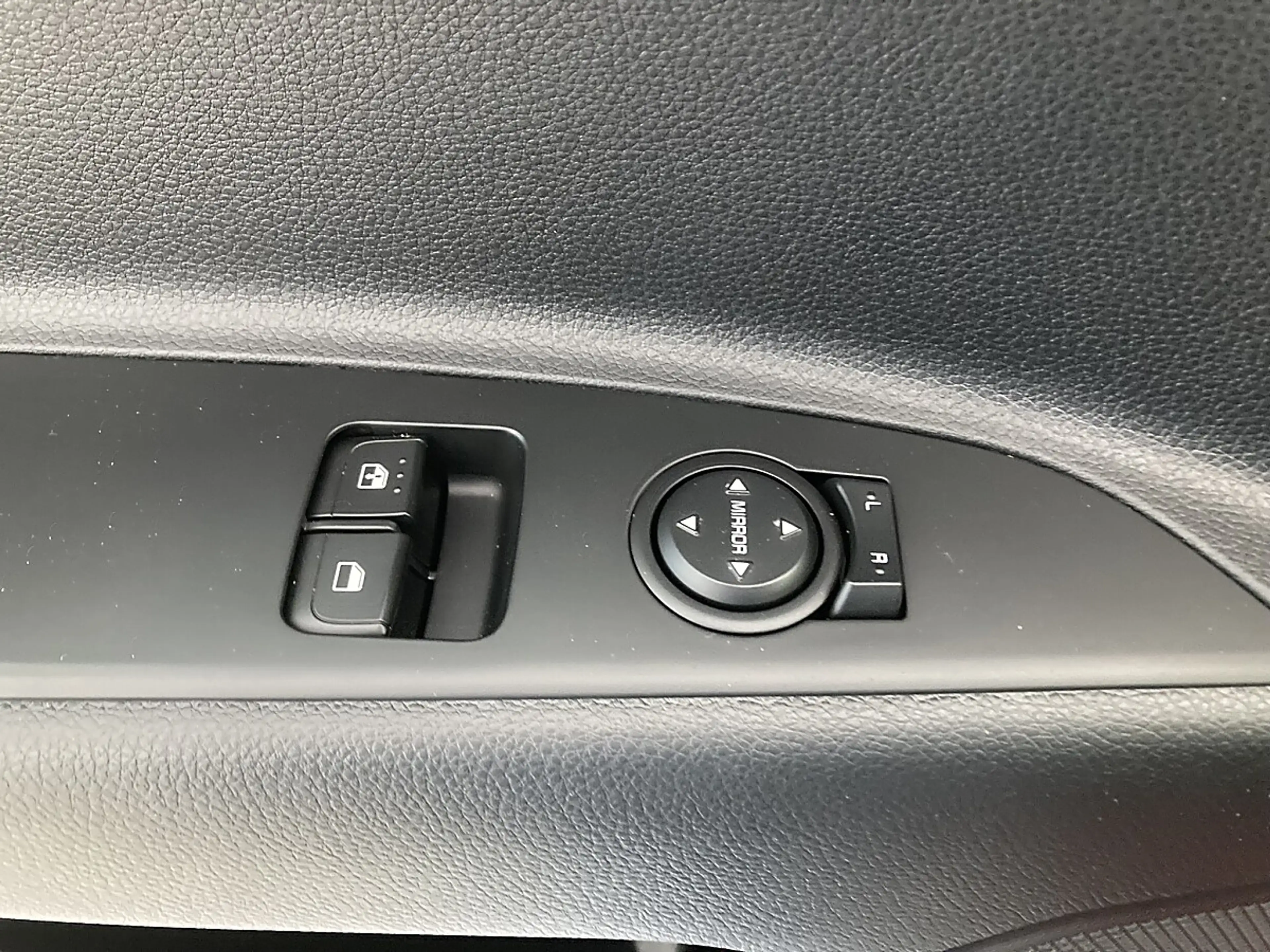 Kia Stonic Titan-Ausstattung 84PS.4Zylinder — photo 18