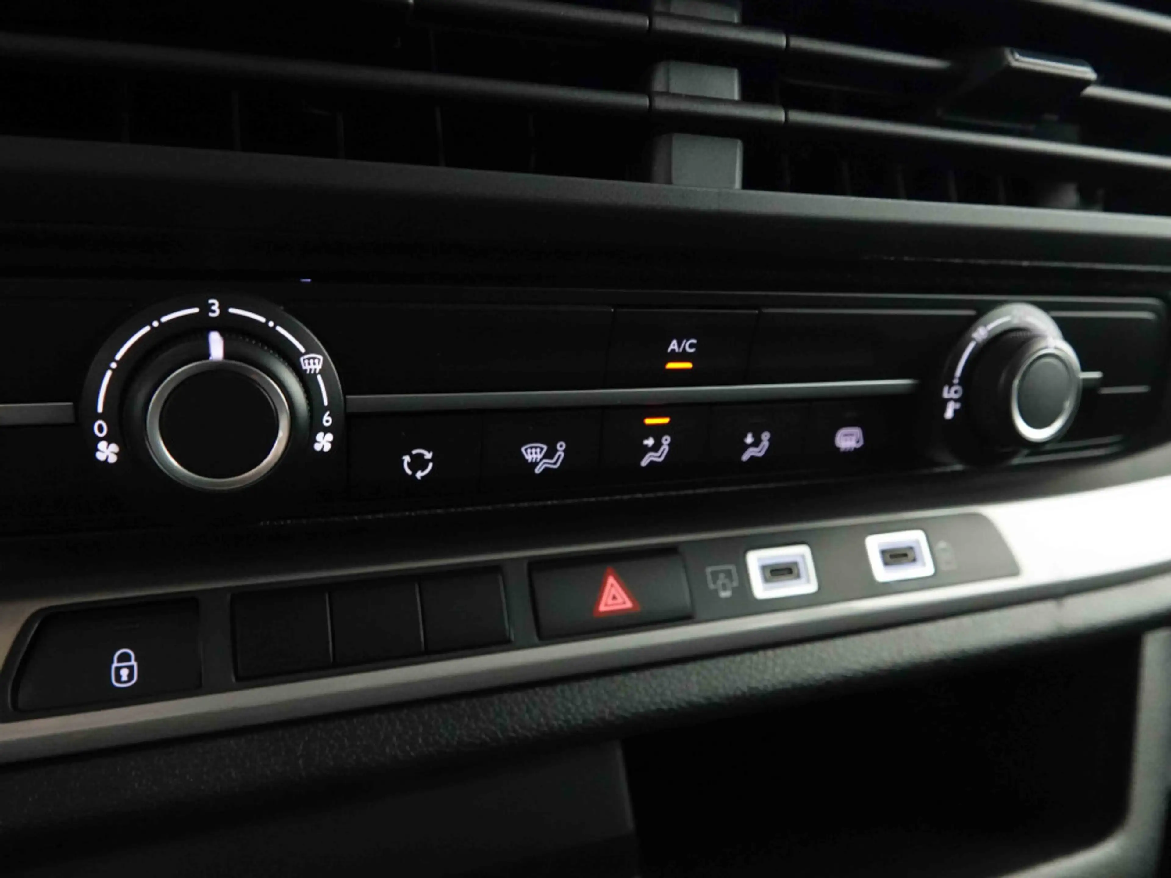 Citroen Jumpy Double Cab XL 2.2 HDi Aut 6 PL | Look Pack | LED | GPS — photo 14