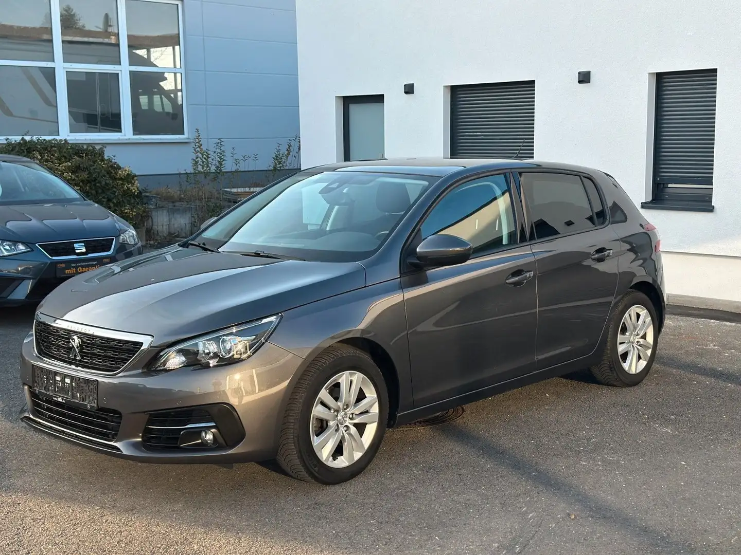 Peugeot 308 Executive 1-HAND/SERVICE NEU/PANORAMA/PDC Grau - 2