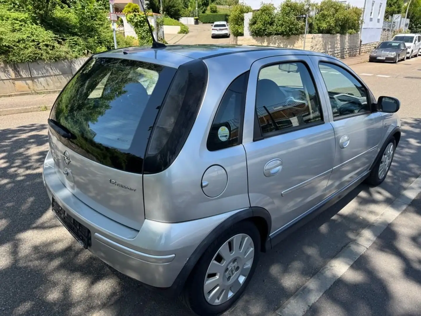 Opel Corsa Corsa 1.2 16V Edition mit TomTom GO Argent - 2