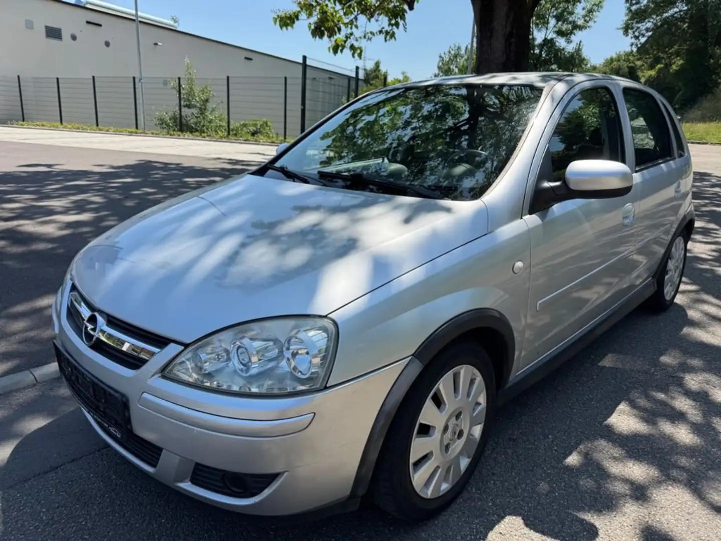 Opel Corsa Corsa 1.2 16V Edition mit TomTom GO Argent - 1