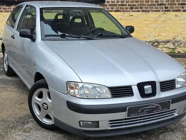 SEAT Ibiza 1.4i 16v Comfort| Nouvelle distribution | climatisation