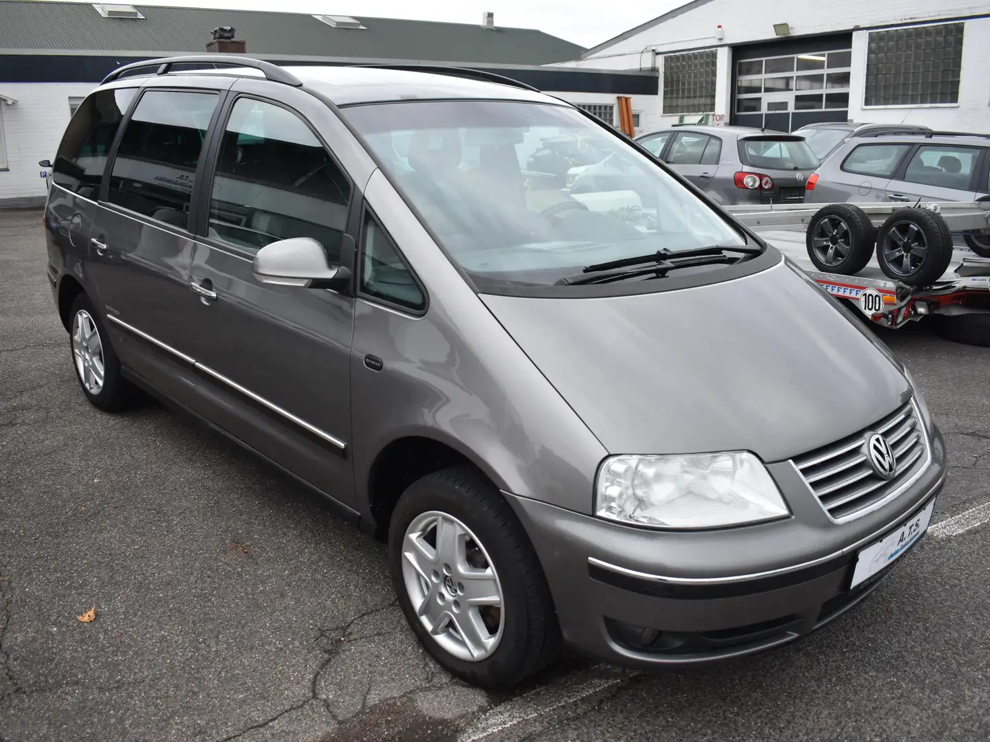 Volkswagen Sharan Sharan Highline KOMPLETT-UMBAU*SITZHZ*AHK*7-SITZE Grau - 2