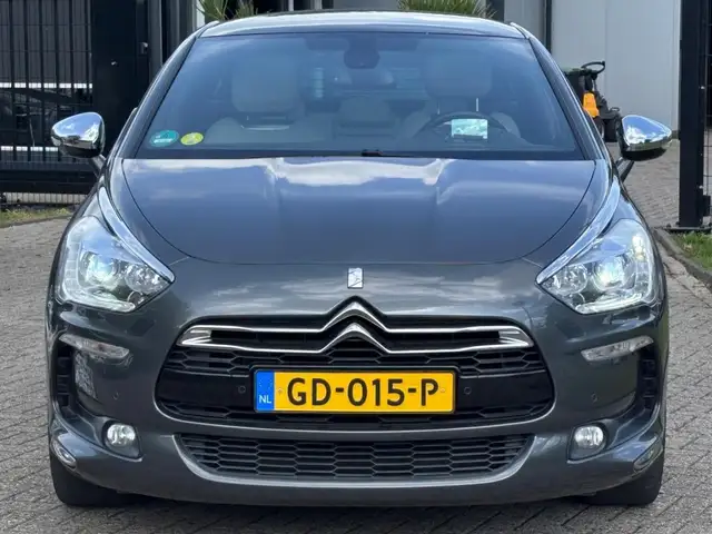 Citroen DS5 view 2