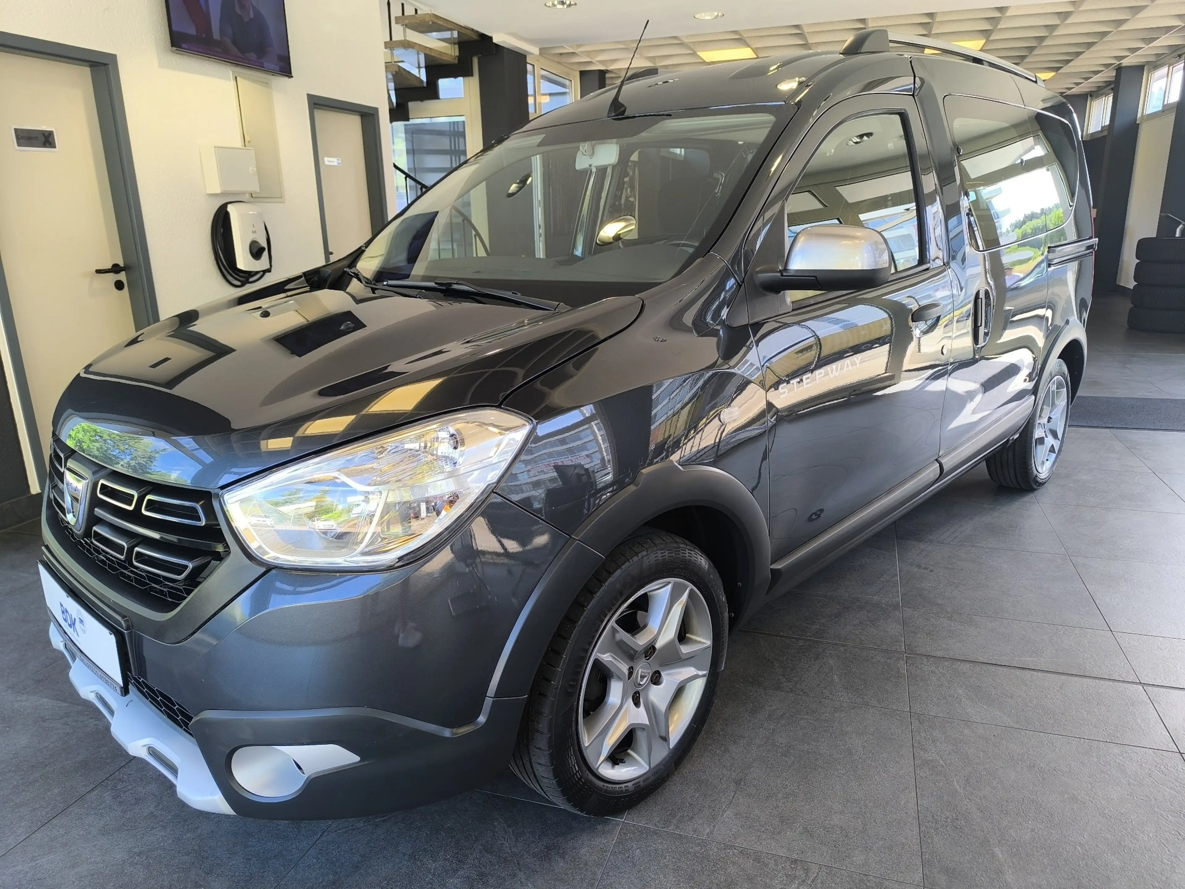 Dacia Dokker Stepway.-Navigation.-Sitzh.-Kamera.-Bluet.-PDC.-Temp.-