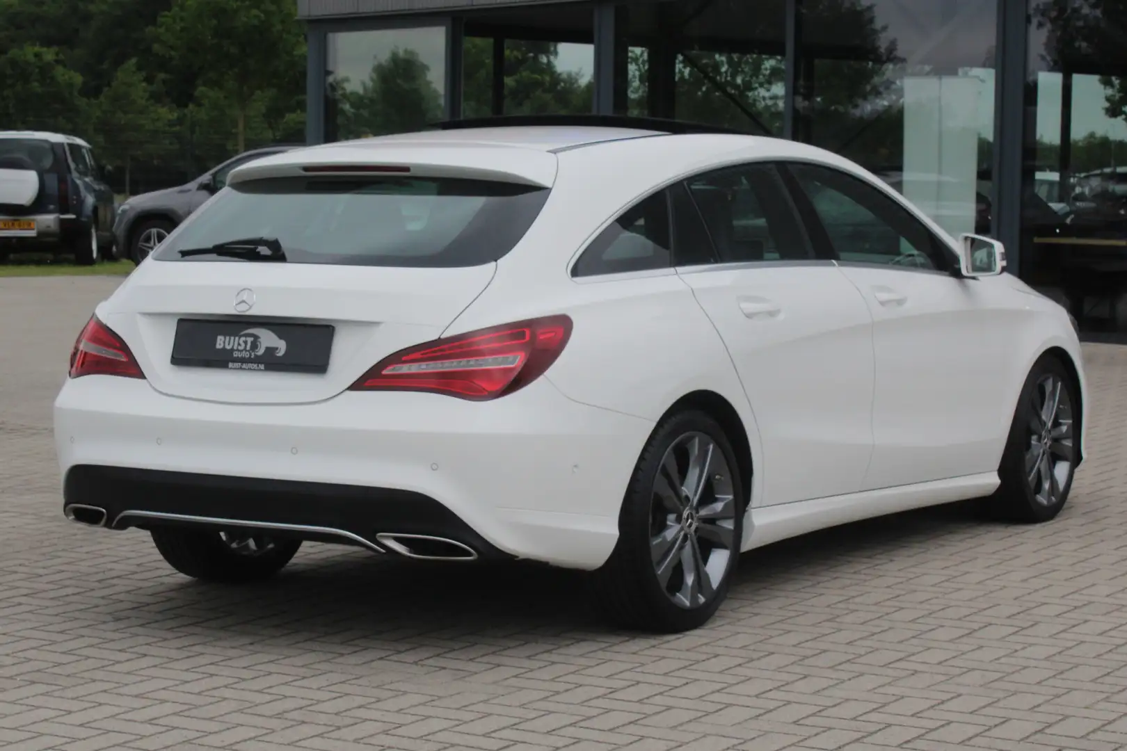 Mercedes-Benz CLA 180 Shooting Brake Business Solution AMG PANO LED 1024 White - 2