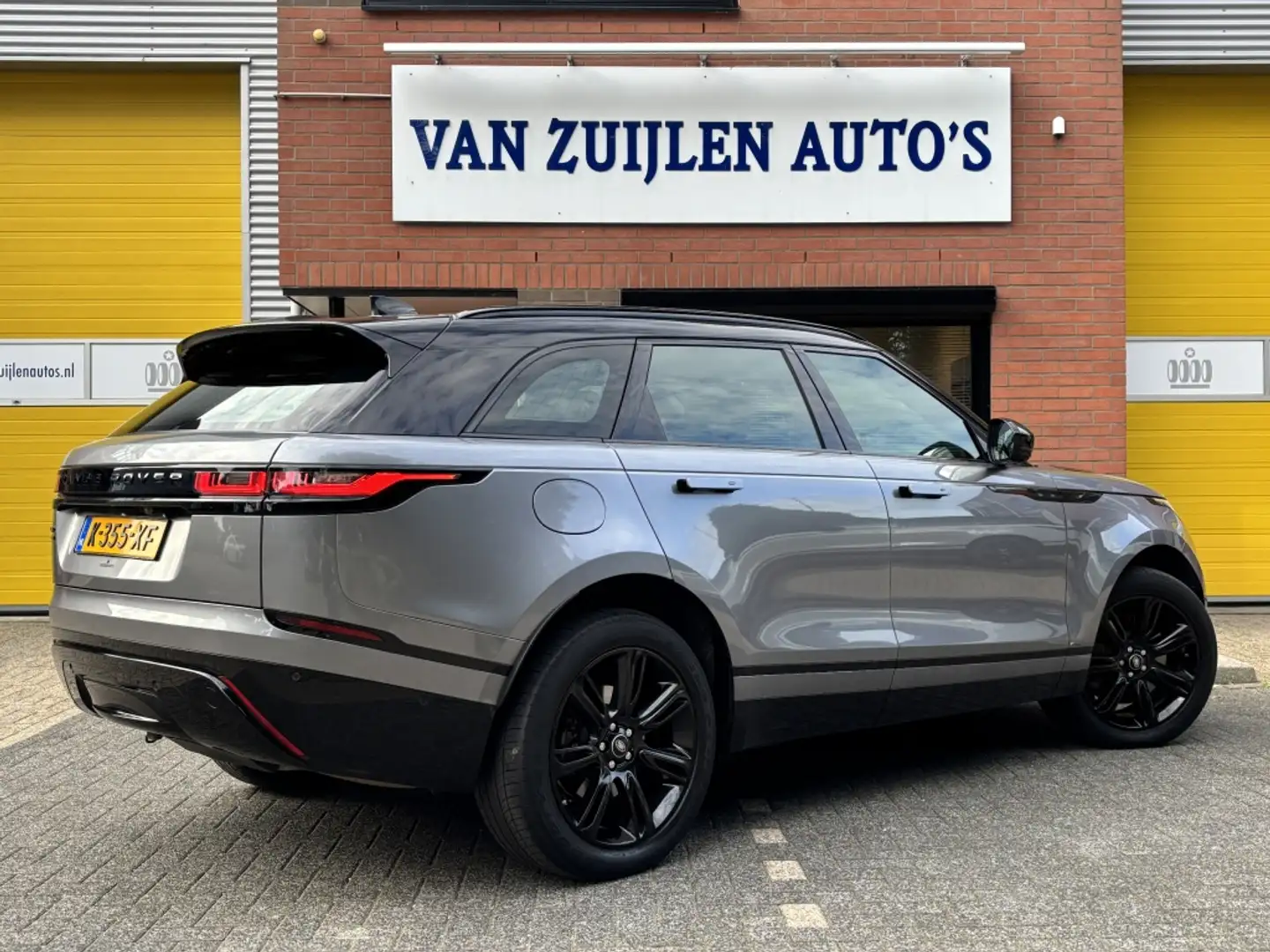 Land Rover Range Rover Velar P400e AWD R-Dynamic S Blackpack Pano 360° Trekhaak Grijs - 2