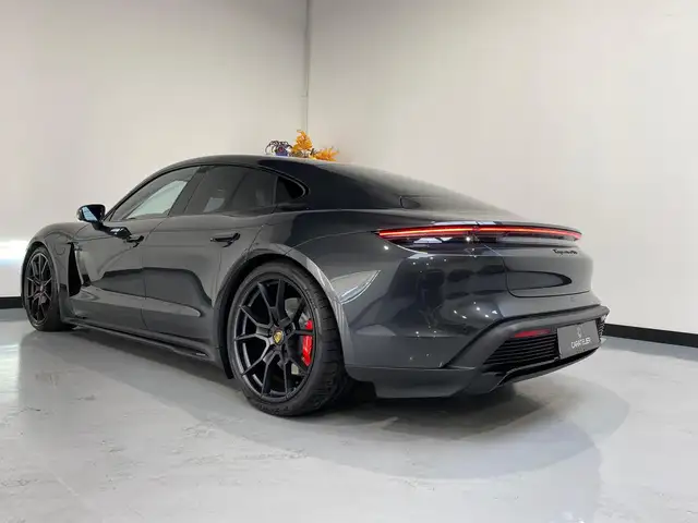 Porsche Taycan view 4
