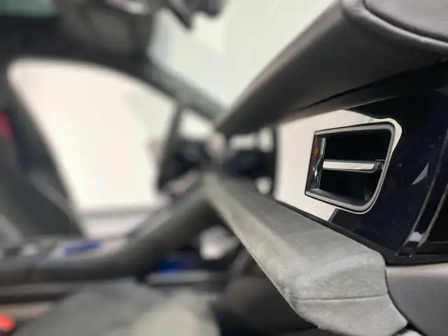 Porsche Taycan view 17
