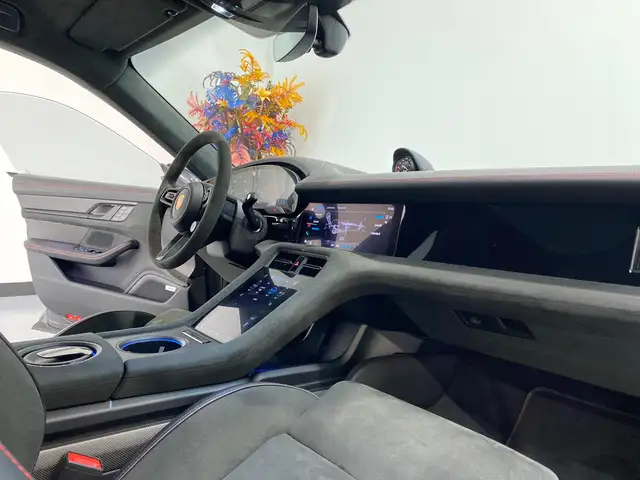 Porsche Taycan view 16