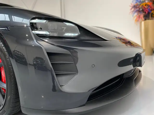 Porsche Taycan view 8