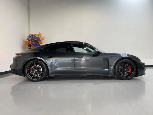 Porsche Taycan view 5