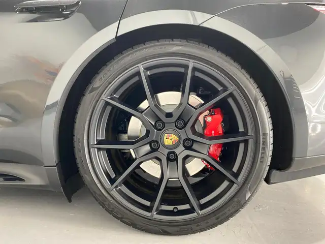 Porsche Taycan view 10