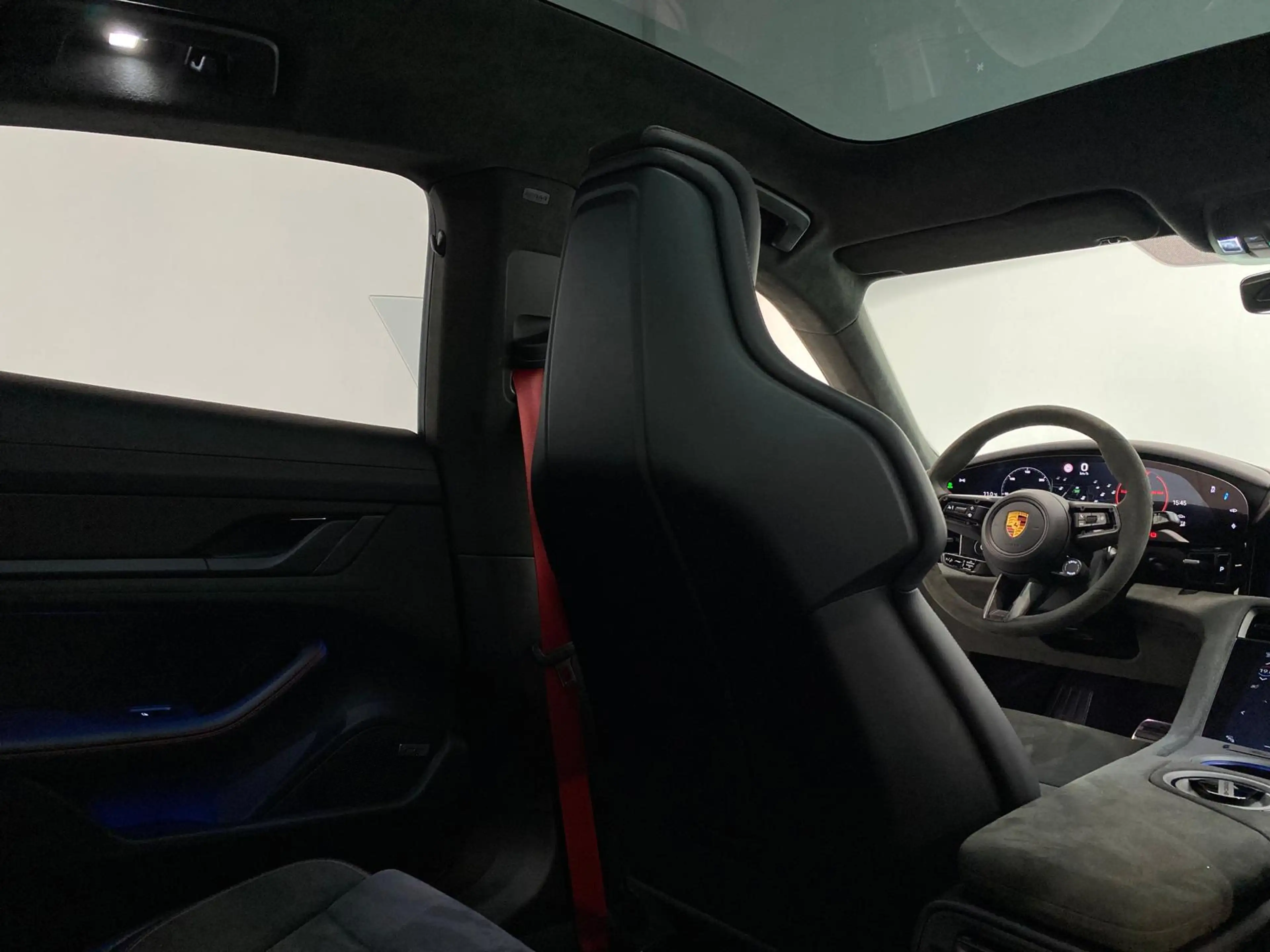 Porsche Taycan GTS 93 kWh — photo 24