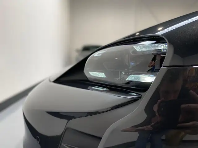 Porsche Taycan view 12