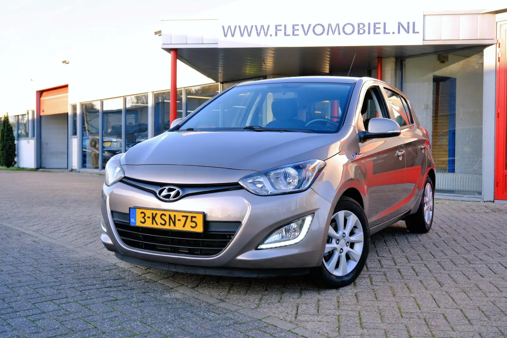 Hyundai i20 1.2i i-Deal 5-drs Unieke auto! 33.205km! Airco|LMV Brun - 1