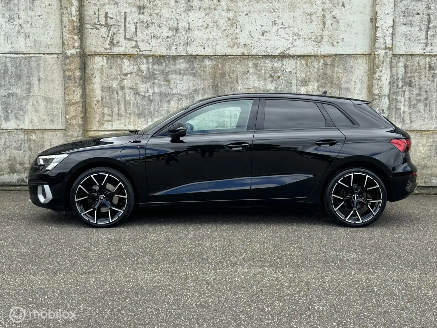 Audi A3 Sportback 40 tfsi e Plug in/ACC/Dynamische/Carplay Černá - 2