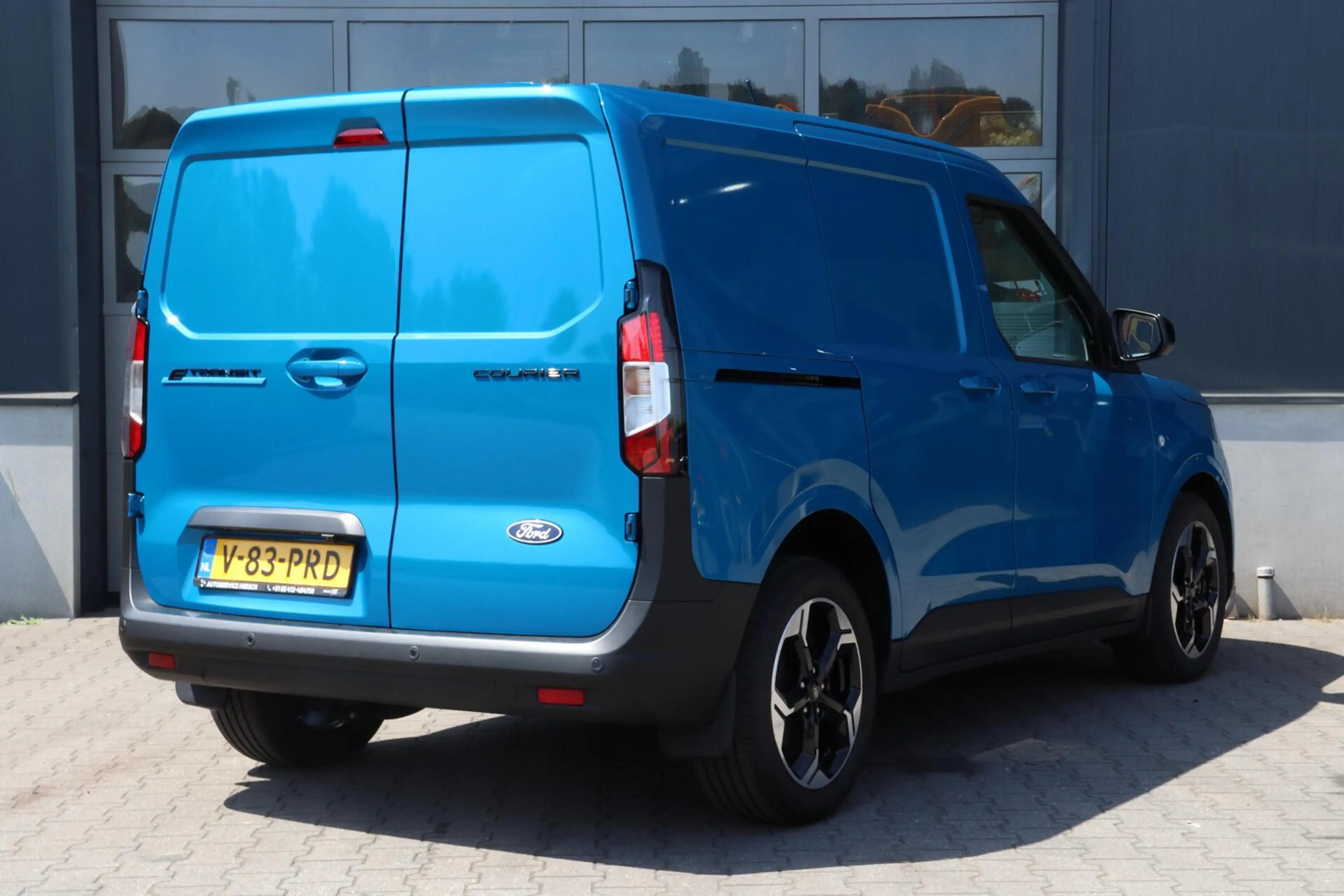 Ford E-Transit Cour. Limited 44 kWh l FULL OPTION l NAVI l CLIMAT — photo 3