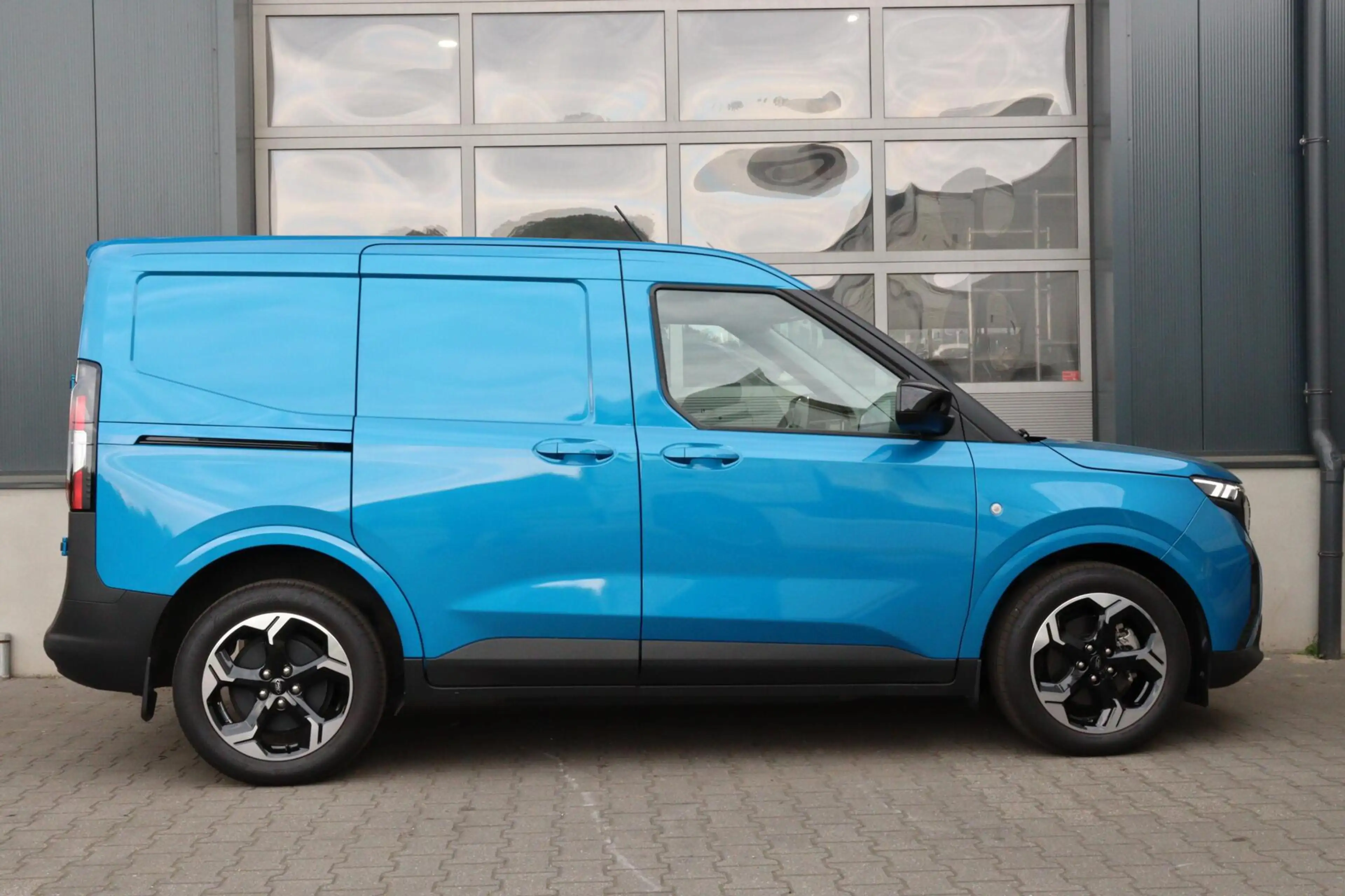 Ford E-Transit Cour. Limited 44 kWh l FULL OPTION l NAVI l CLIMAT — photo 13