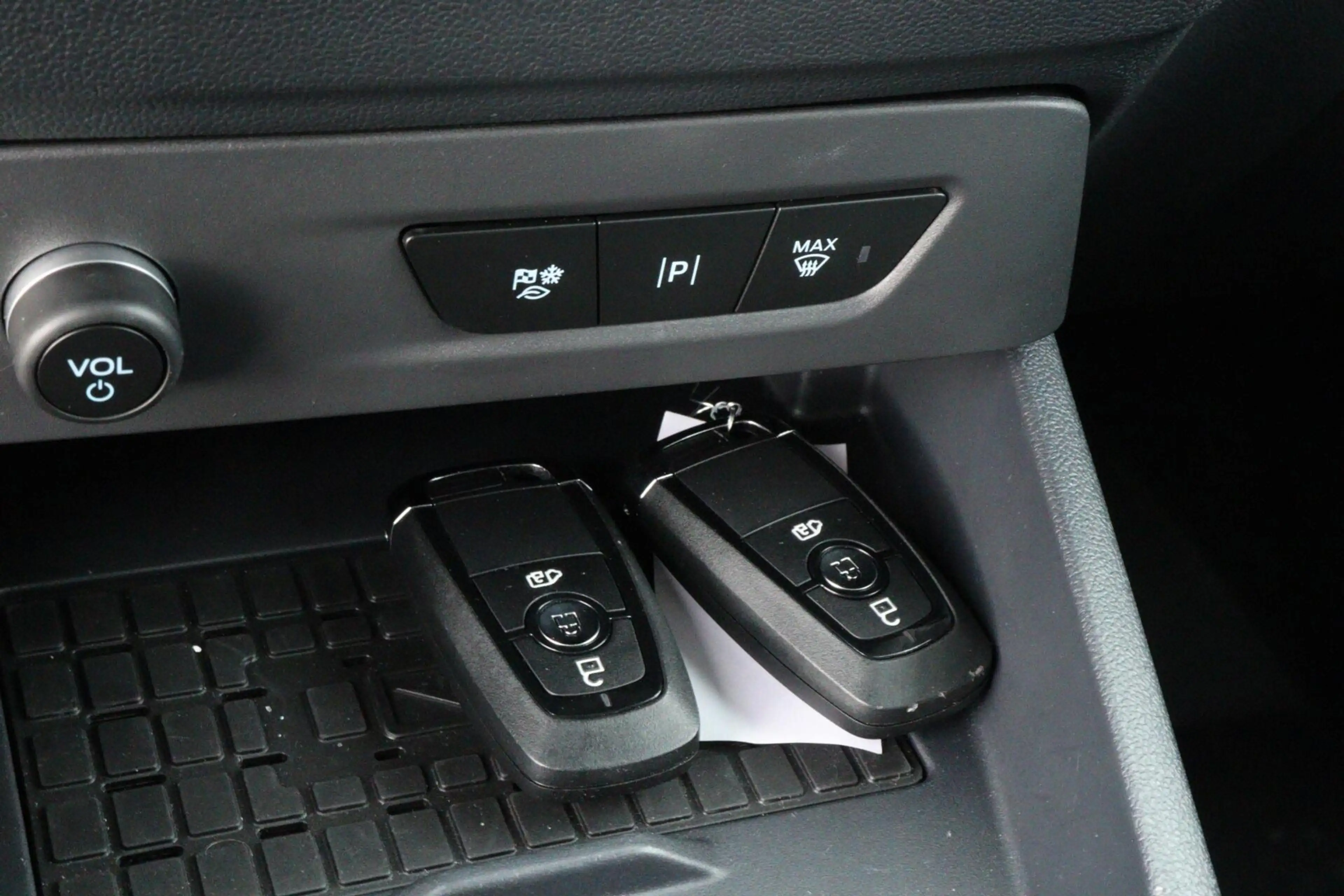 Ford E-Transit Cour. Limited 44 kWh l FULL OPTION l NAVI l CLIMAT — photo 6