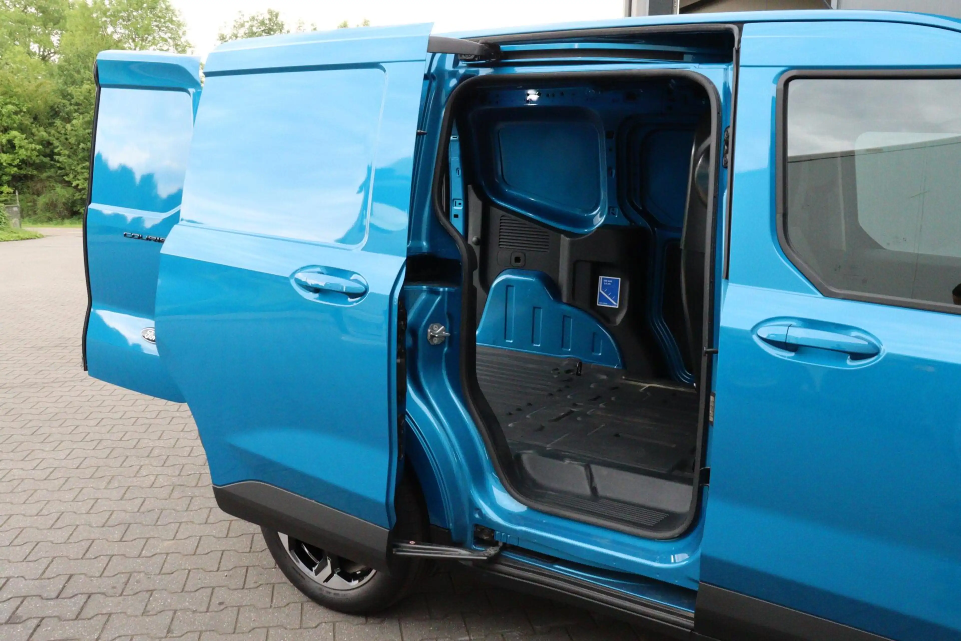 Ford E-Transit Cour. Limited 44 kWh l FULL OPTION l NAVI l CLIMAT — photo 9