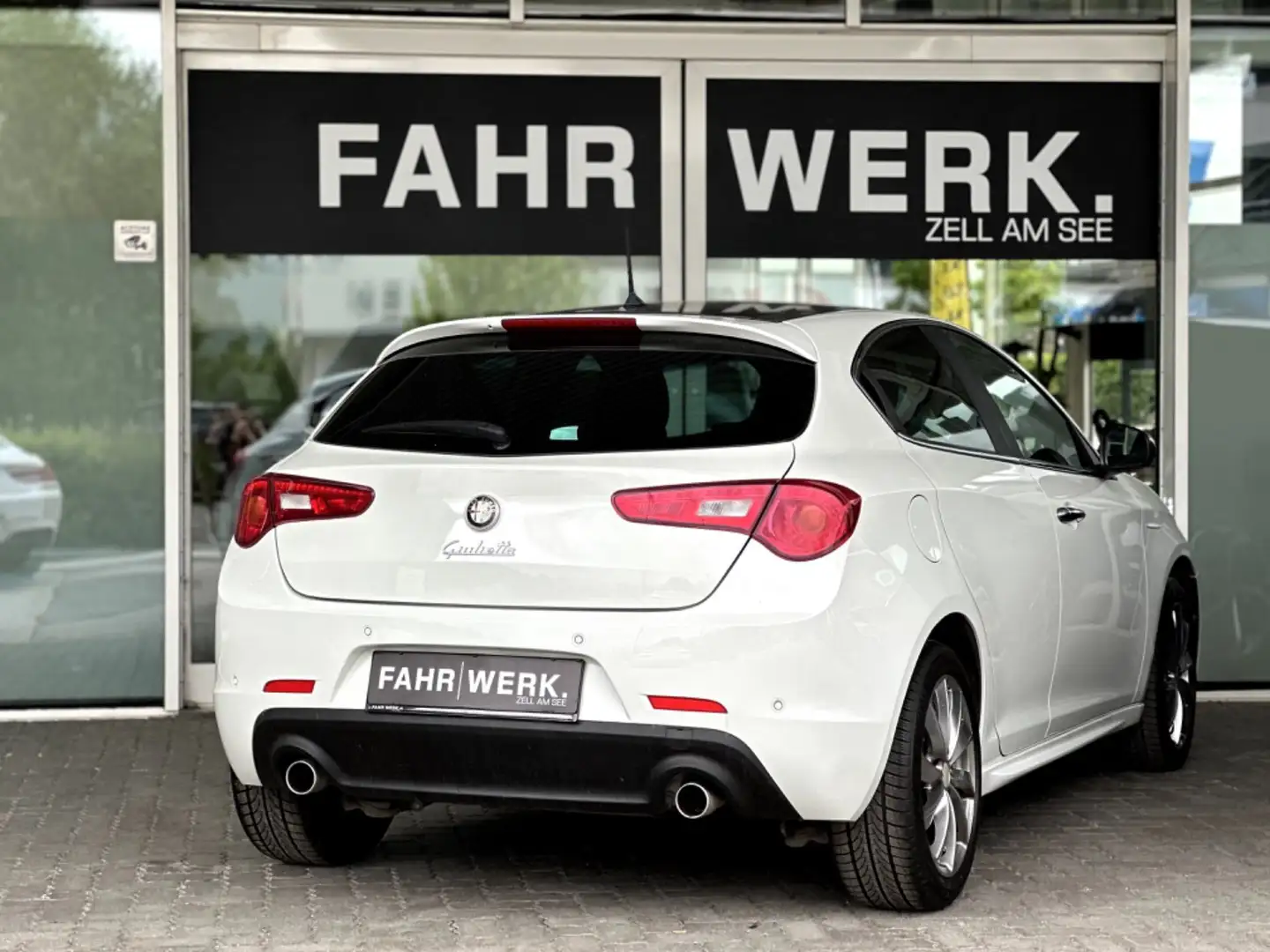 Alfa Romeo Giulietta 2.0 JTDM Exclusive  *Panoramaglasdach* *BOSE* Weiß - 2
