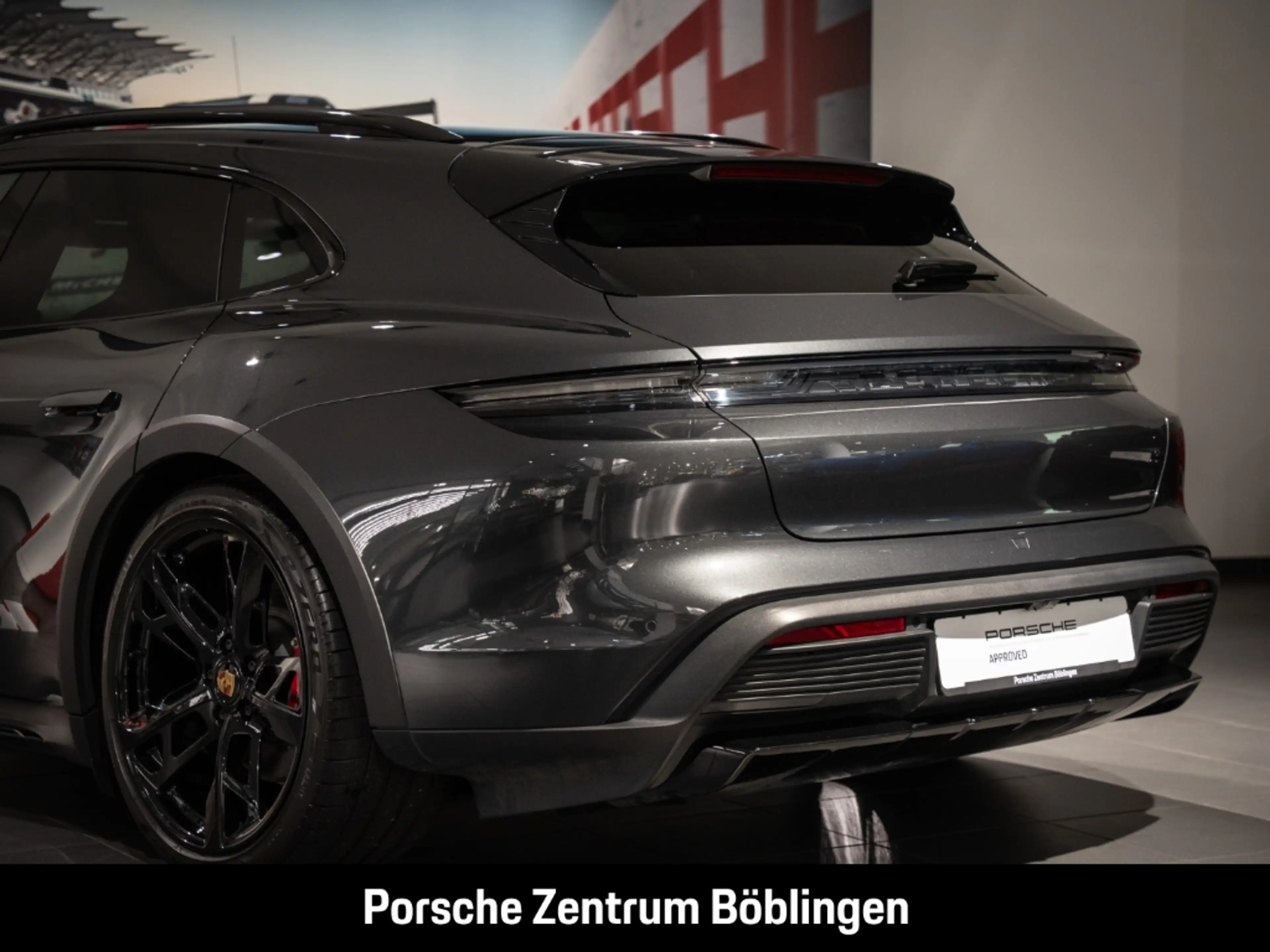 Porsche Taycan 4S Cross Turismo — photo 12