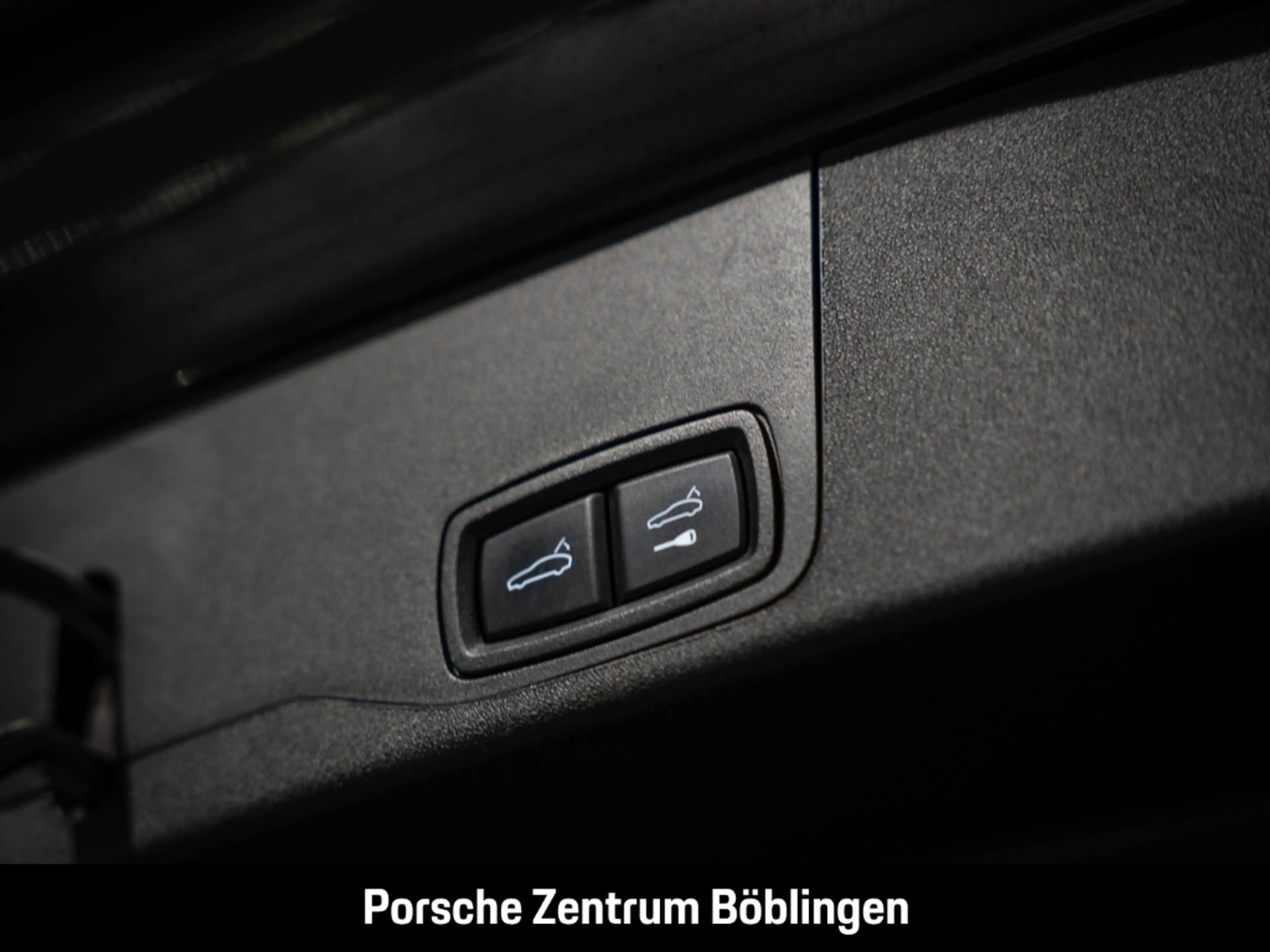 Porsche Taycan 4S Cross Turismo — photo 15