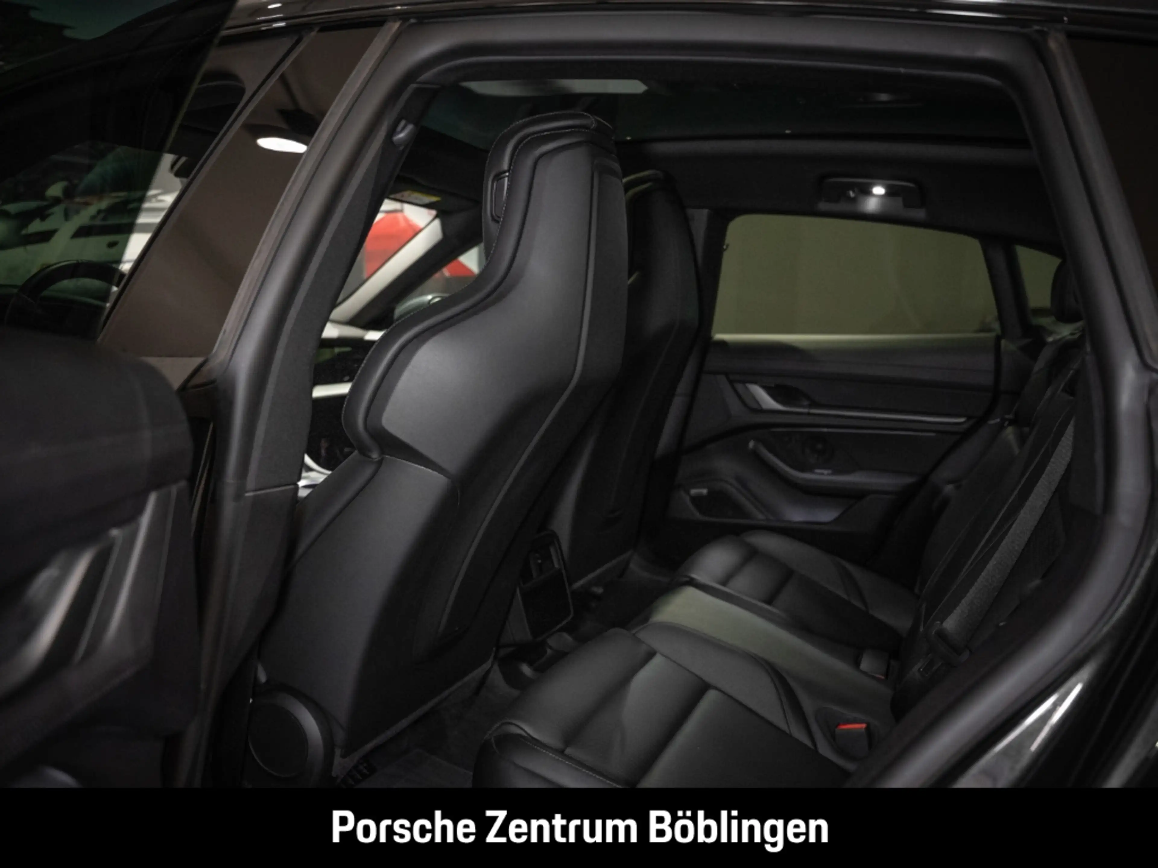Porsche Taycan 4S Cross Turismo — photo 6
