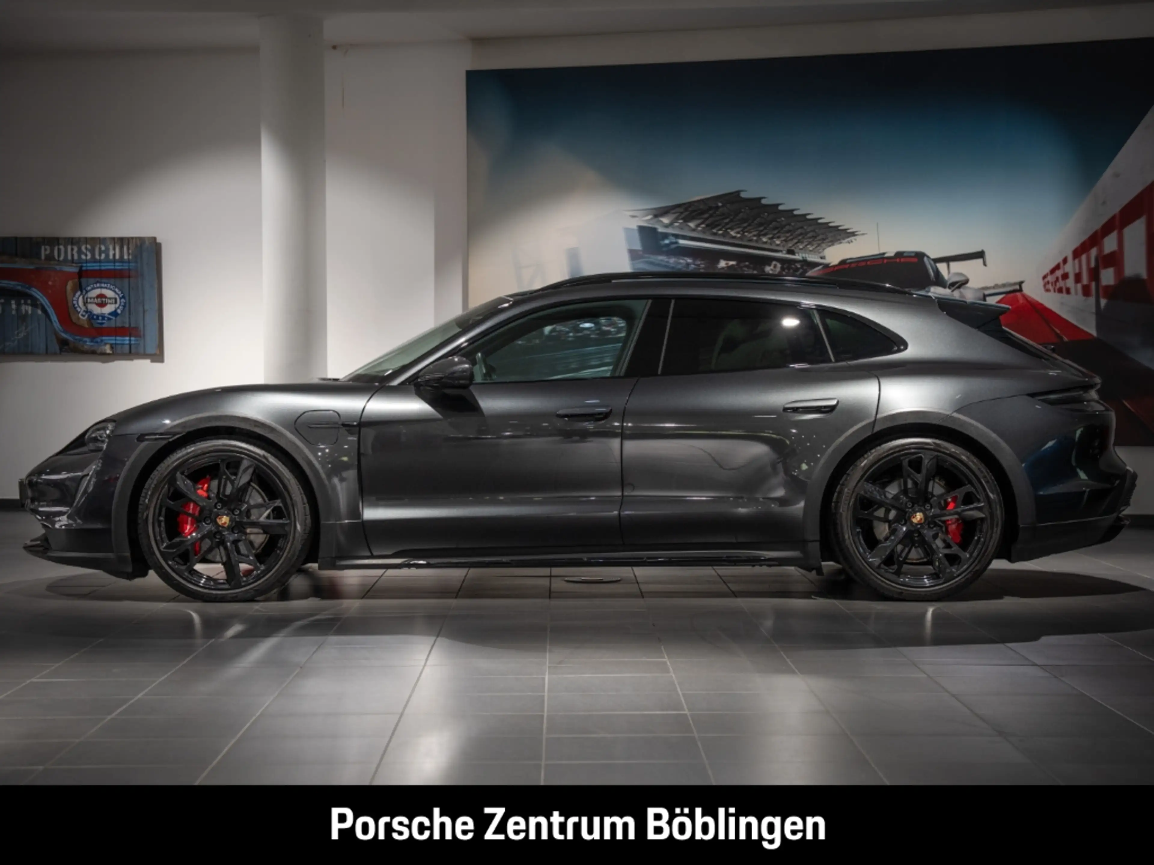 Porsche Taycan 4S Cross Turismo — photo 2