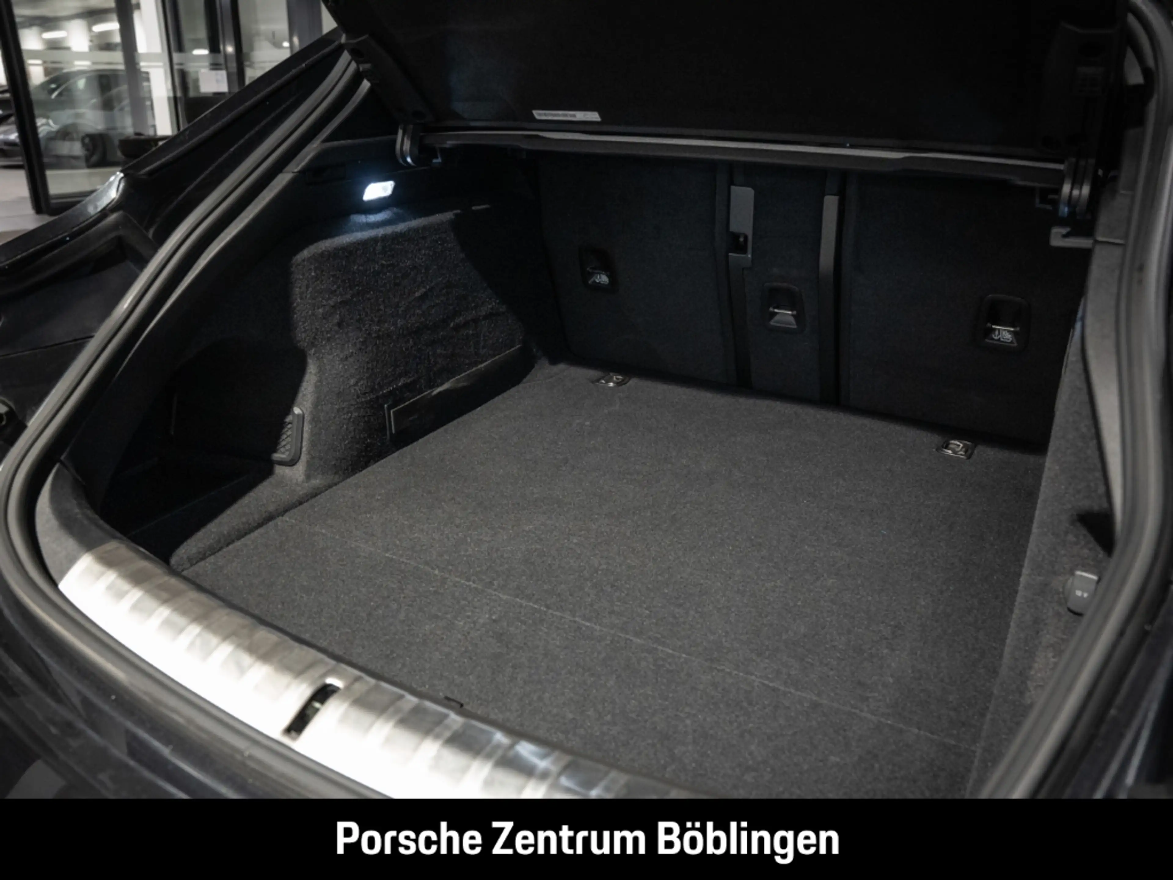Porsche Taycan 4S Cross Turismo — photo 14