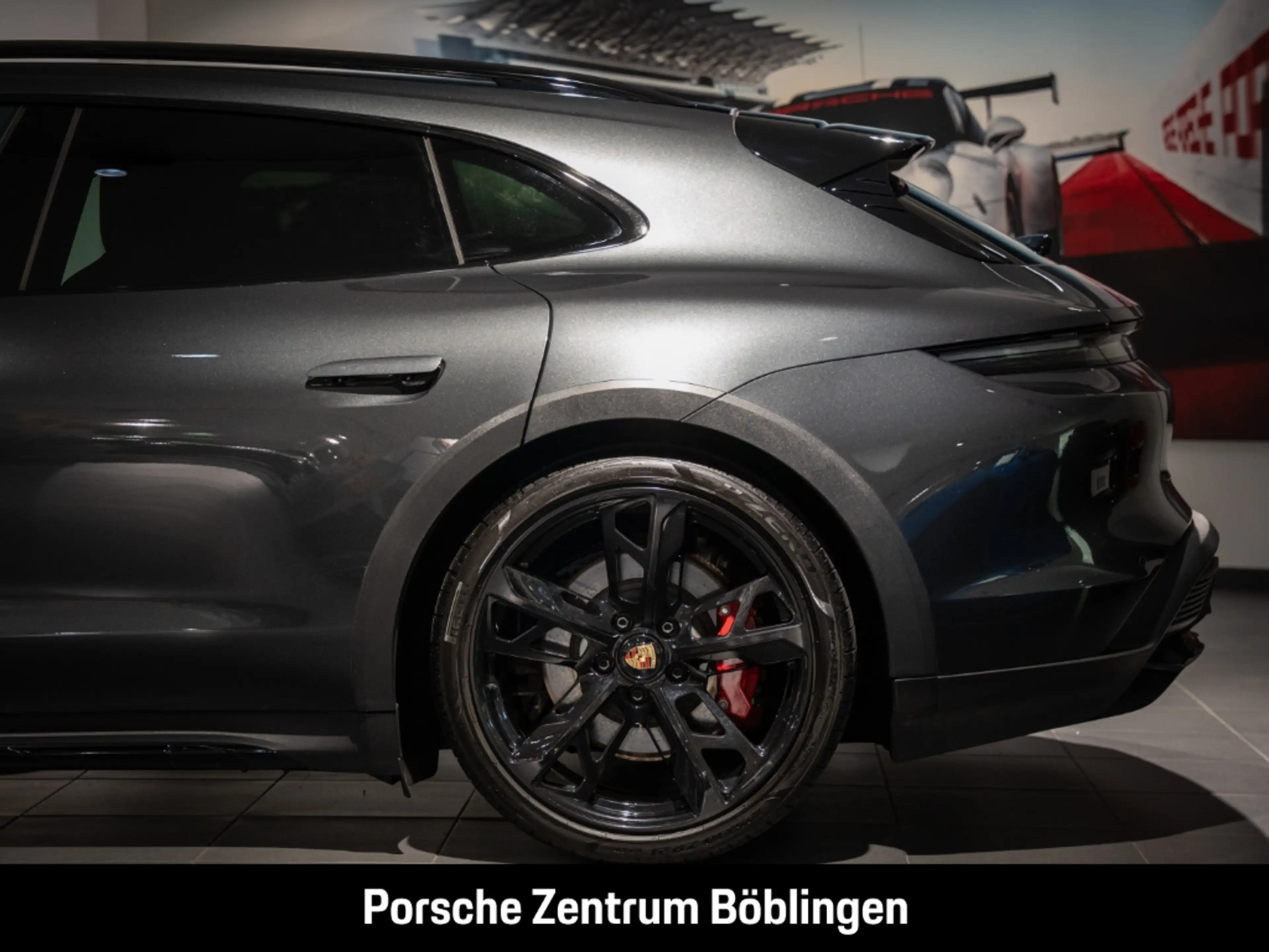 Porsche Taycan 4S Cross Turismo — photo 7