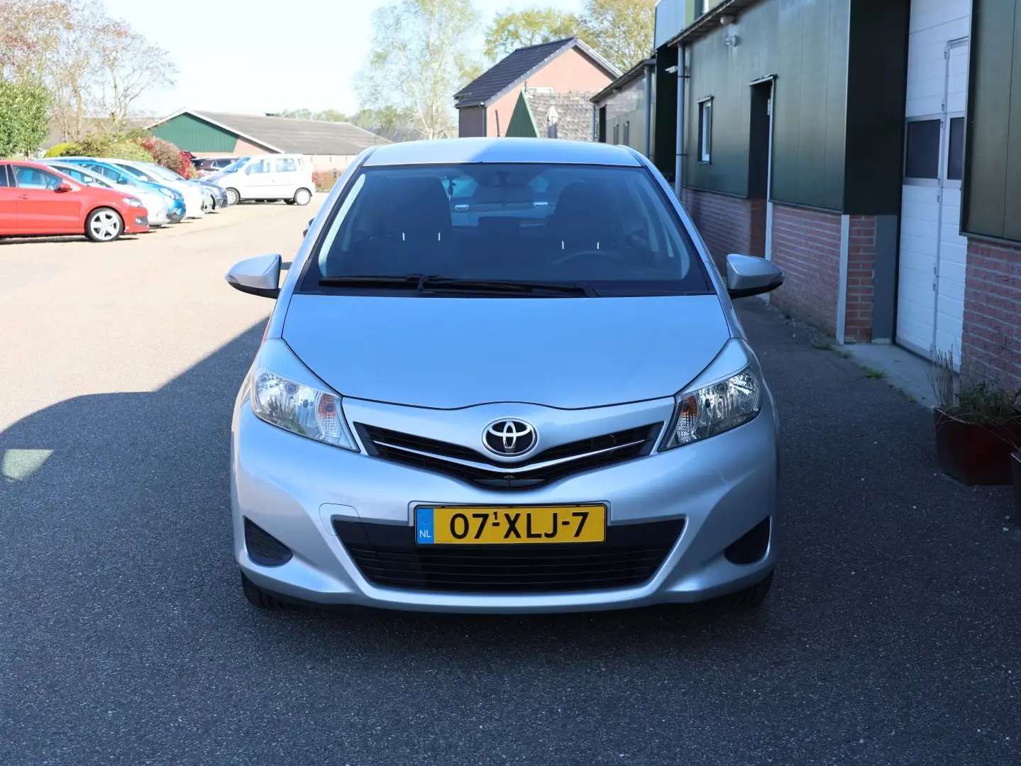 Toyota Yaris 1.0 VVT-i Aspiration, Volledig onderhouden, 2e eig Šedá - 2