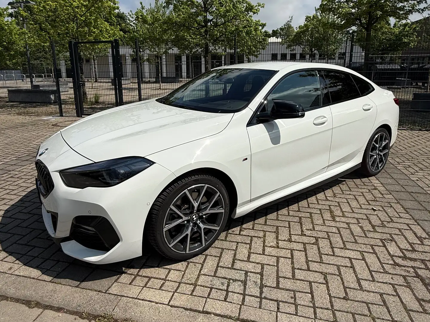 BMW 220 2er Gran Coupe 220i Gran Coupe Aut. M Sport Weiß - 2