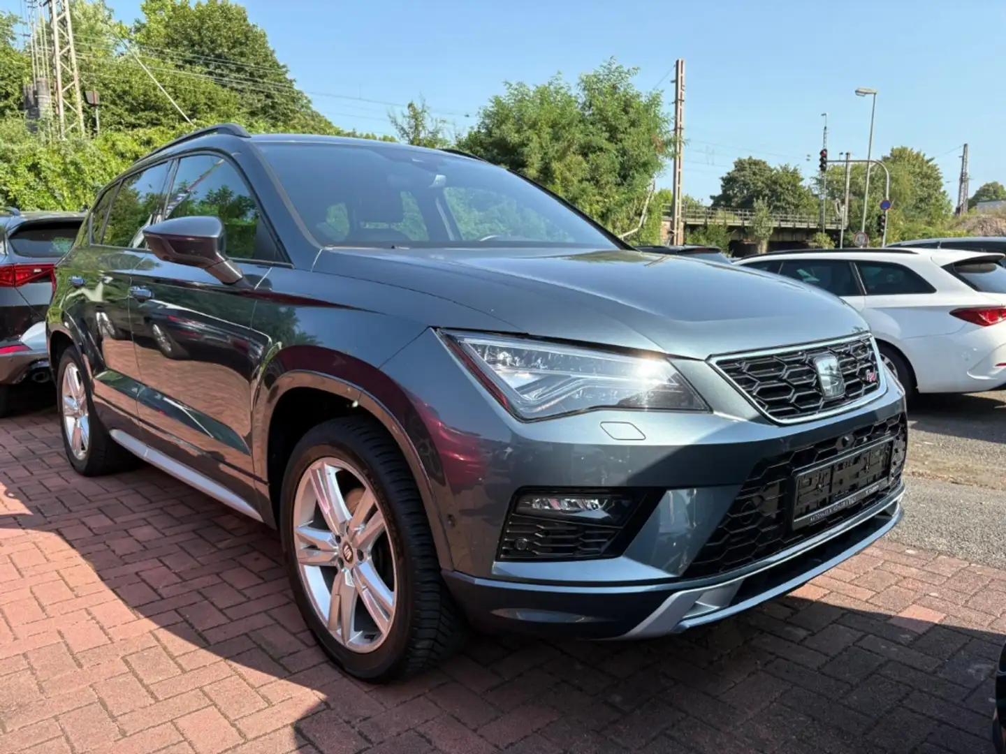 SEAT Ateca FR 4Drive 2.0 TDI AHK Navi Leder Soundsystem 360 K Grau - 2