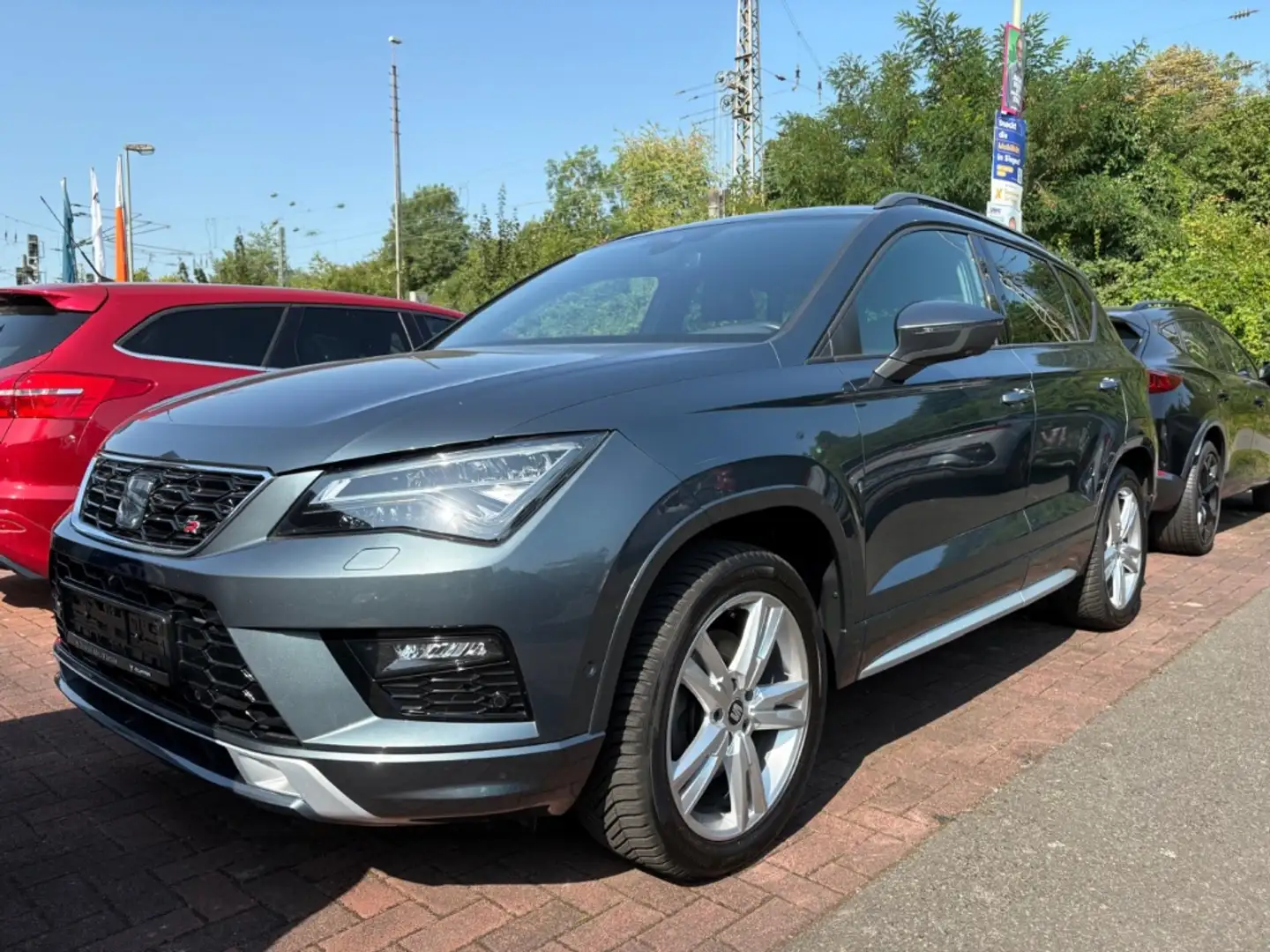 SEAT Ateca FR 4Drive 2.0 TDI AHK Navi Leder Soundsystem 360 K Grau - 1
