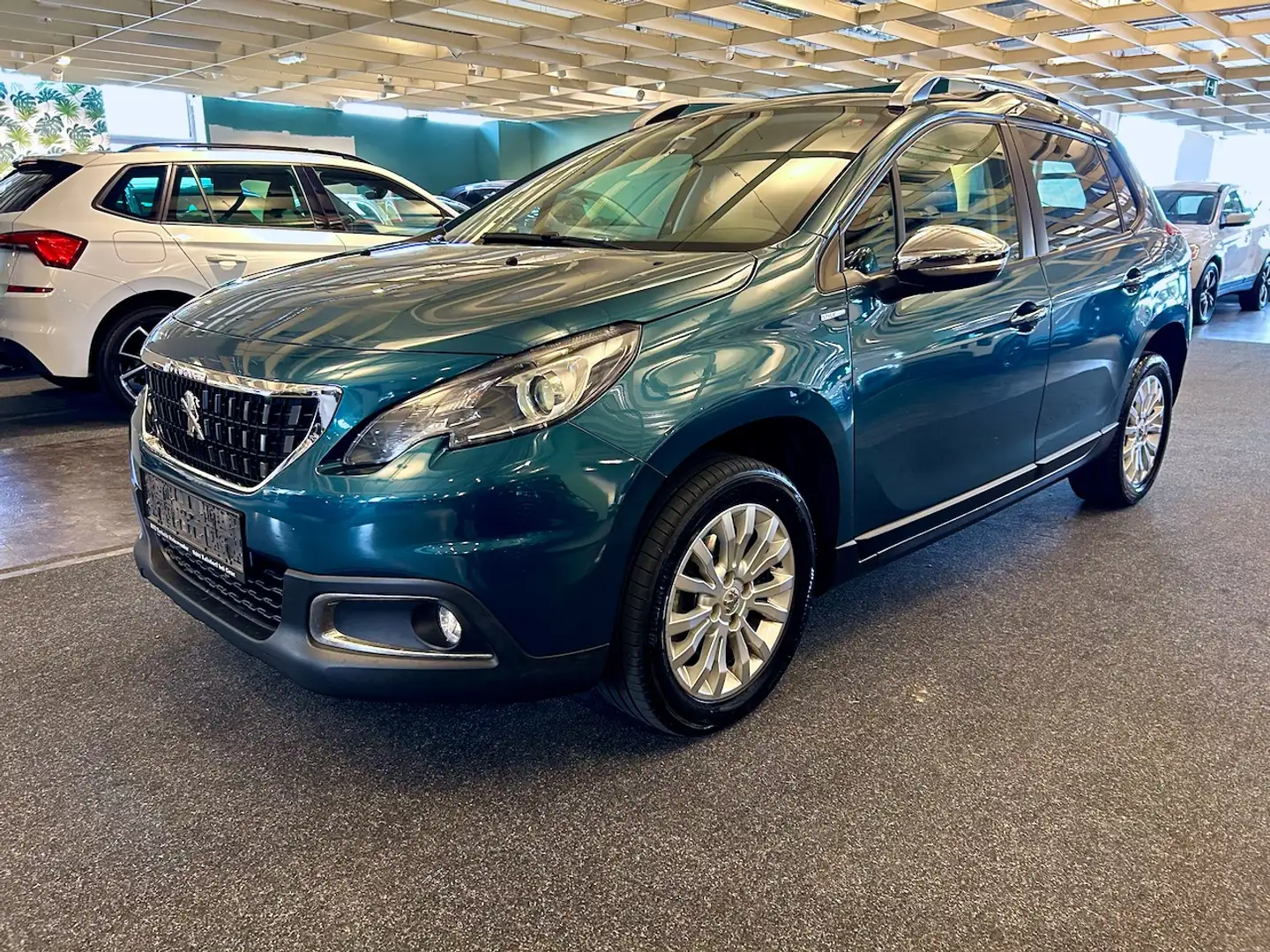 Peugeot 2008 2008 1,5 BlueHDi 100 Style Blau - 1