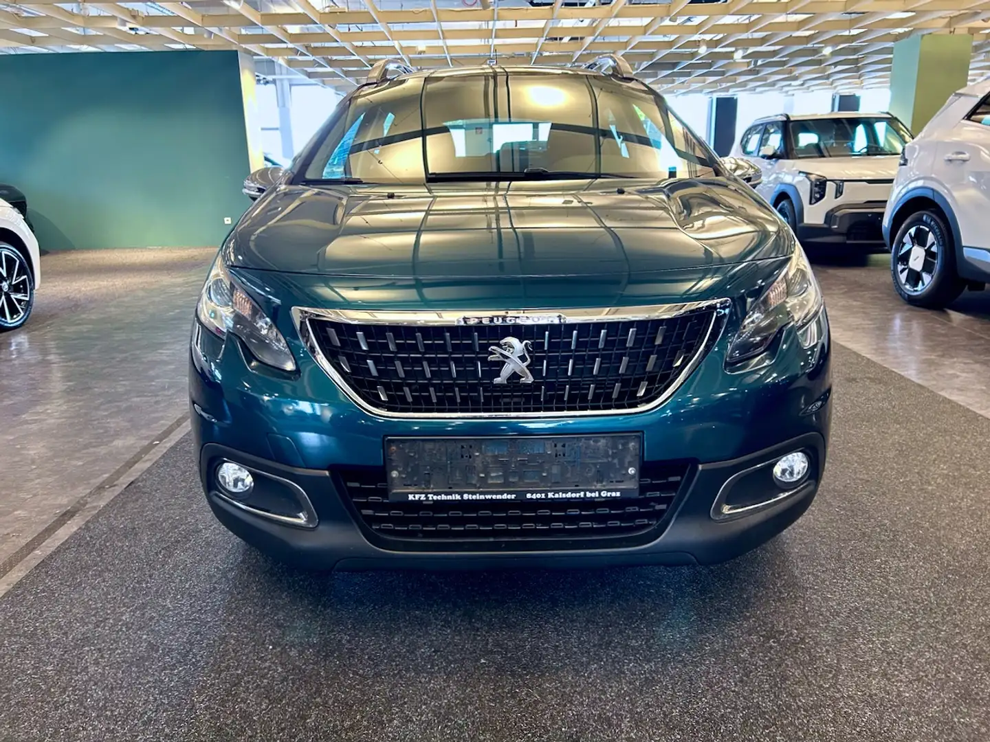 Peugeot 2008 2008 1,5 BlueHDi 100 Style Blau - 2