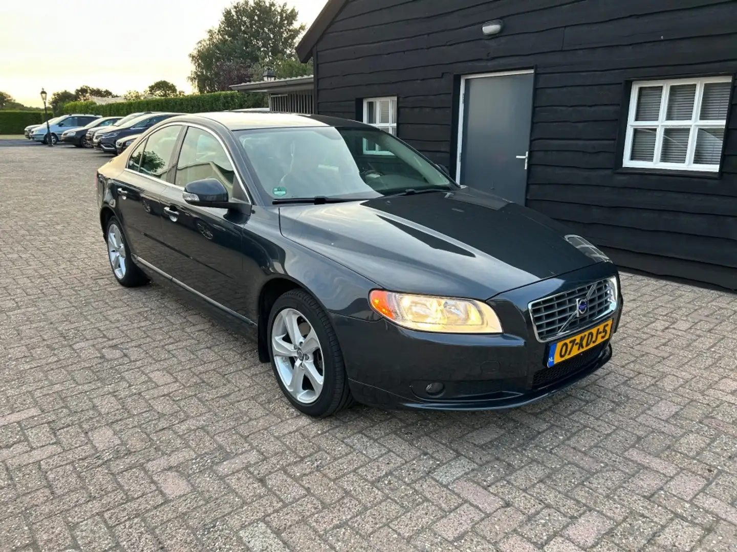 Volvo S80 2.4 D5 Momentum Grijs - 1