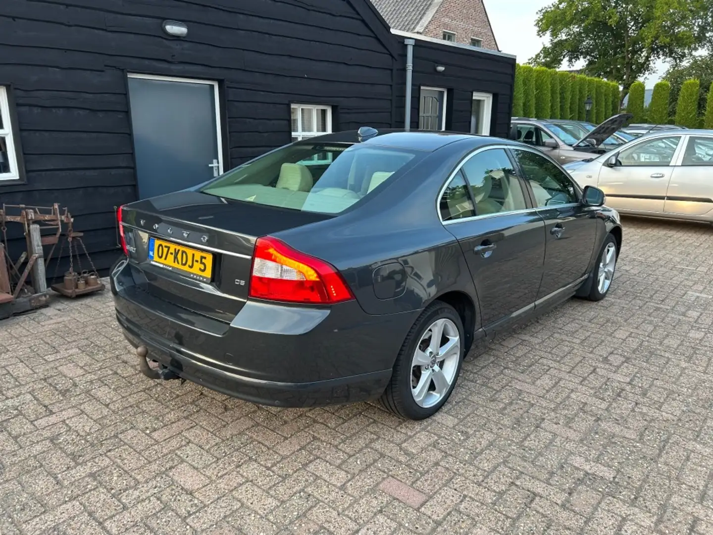 Volvo S80 2.4 D5 Momentum Grijs - 2