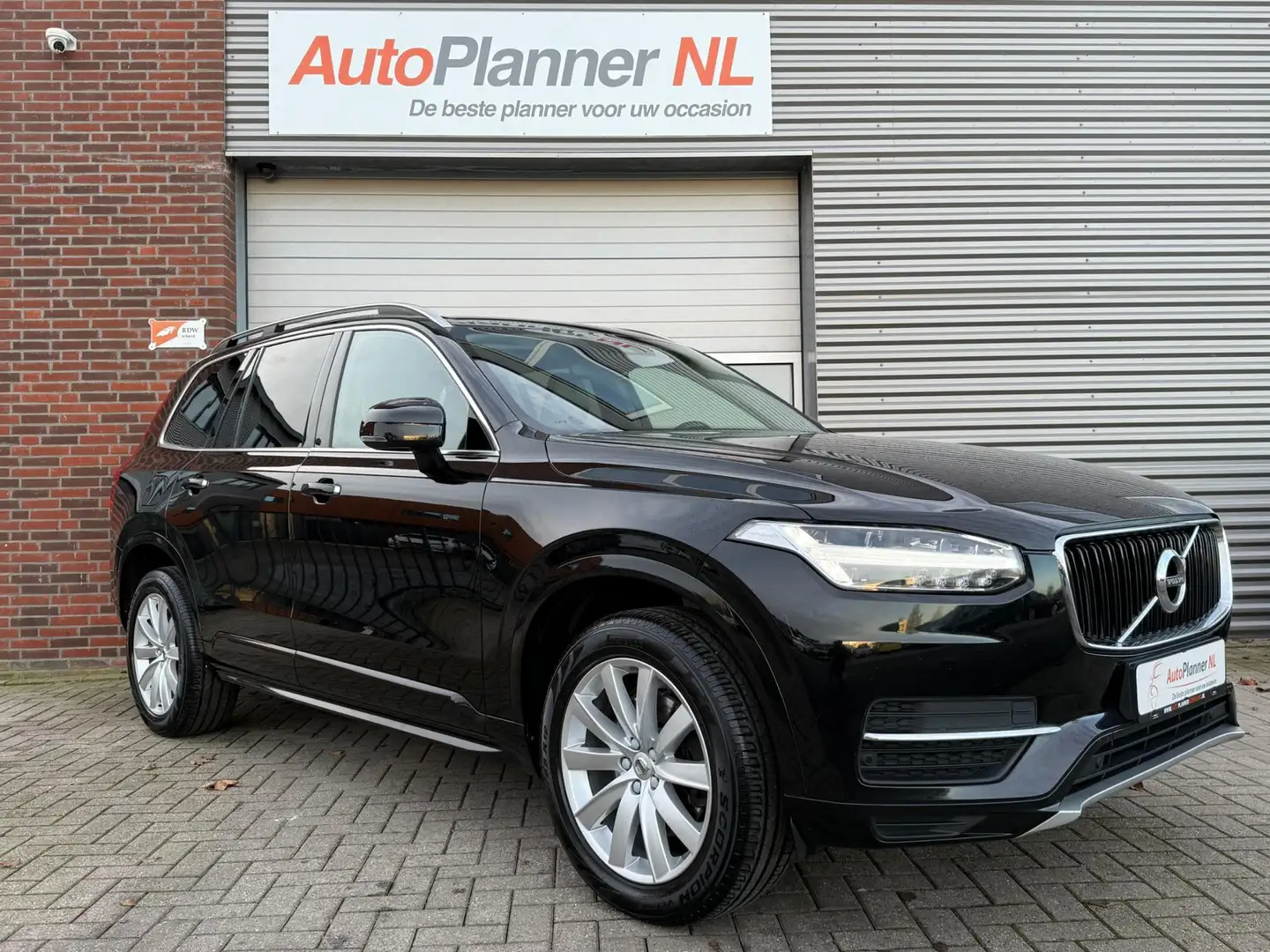 Volvo XC90 2.0 T5 AWD Momentum! Camera! Navi! Leder! Virtual! Schwarz - 1